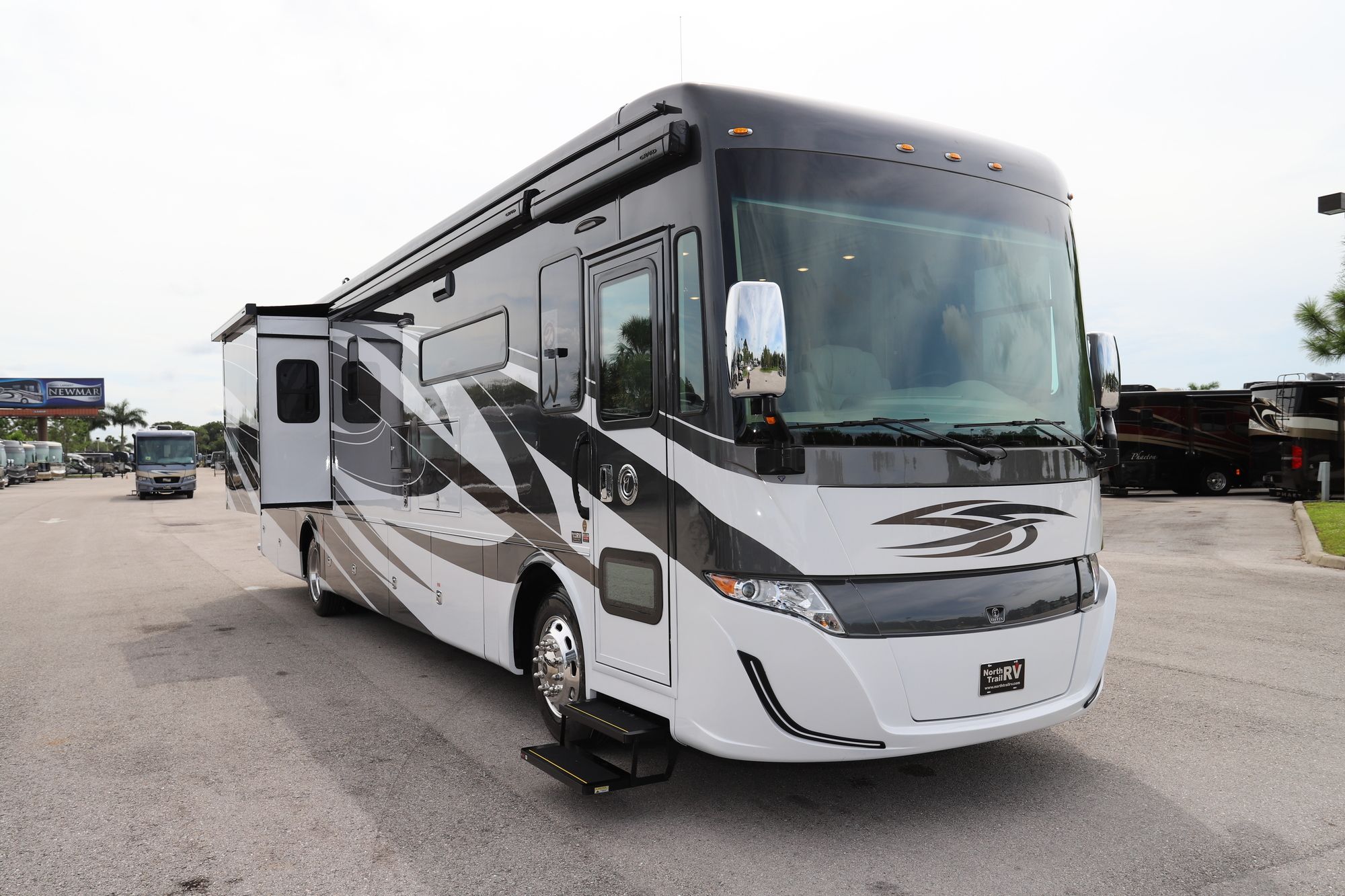 New 2021 Tiffin Motor Homes Allegro Red 38LL Class A  For Sale