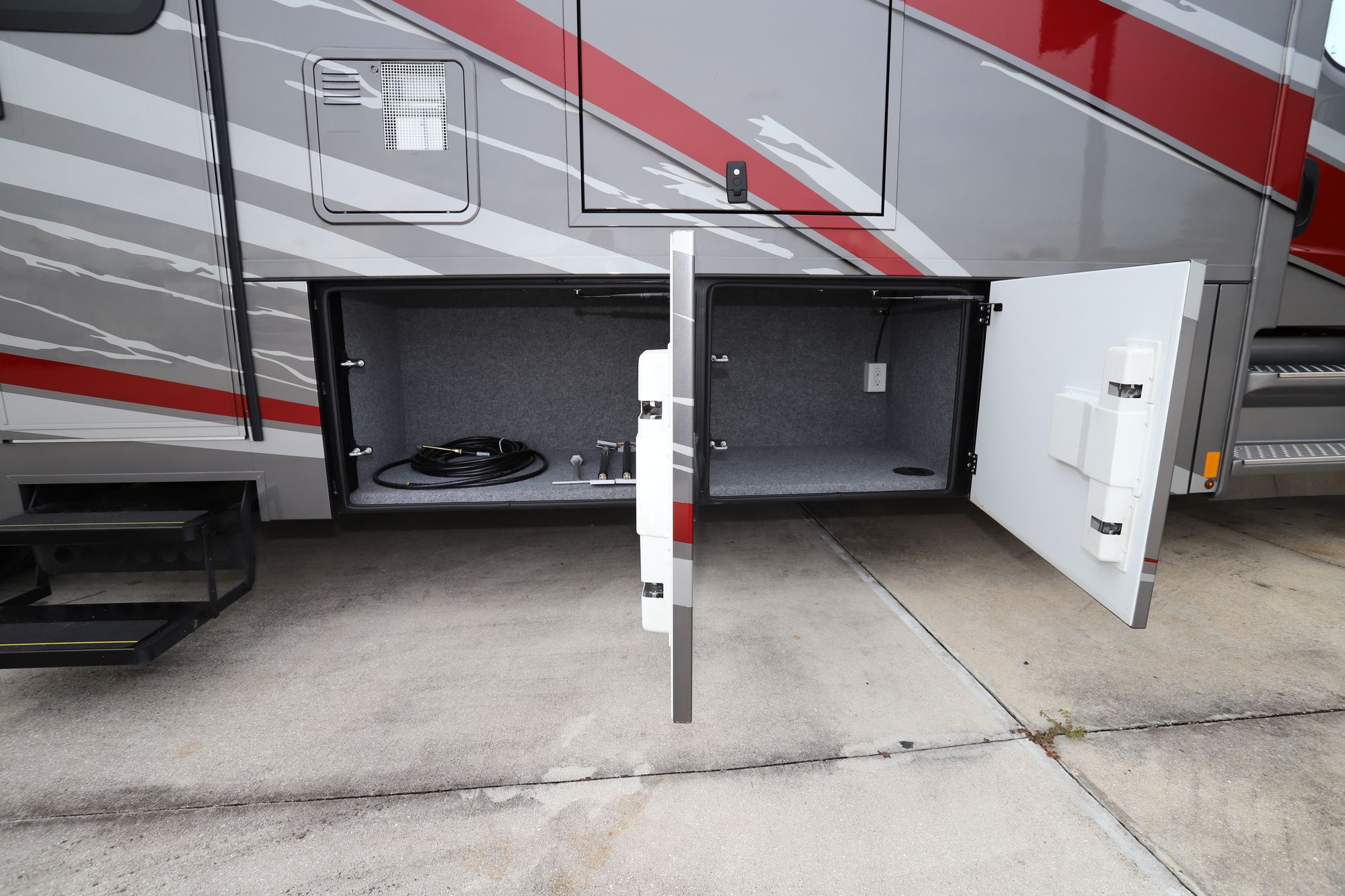 Used 2021 Renegade Rv Valencia 35 MB Super C  For Sale