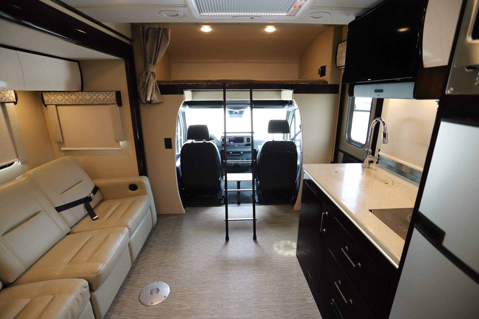 New 2021 Renegade Rv Vienna 25-V-FWC Class C  For Sale