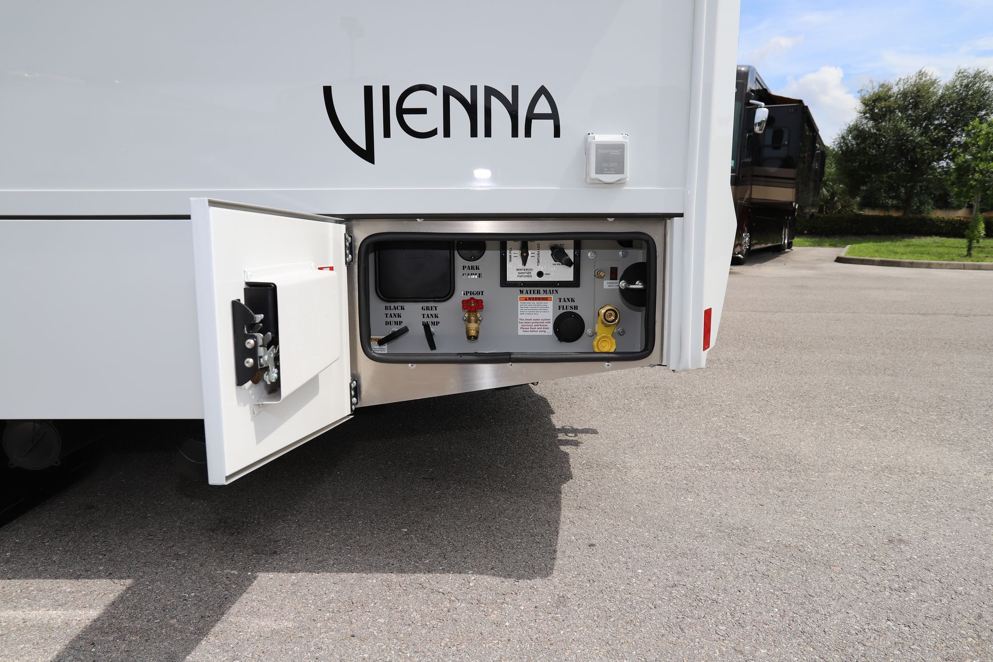 New 2021 Renegade Rv Vienna 25-V-FWC Class C  For Sale