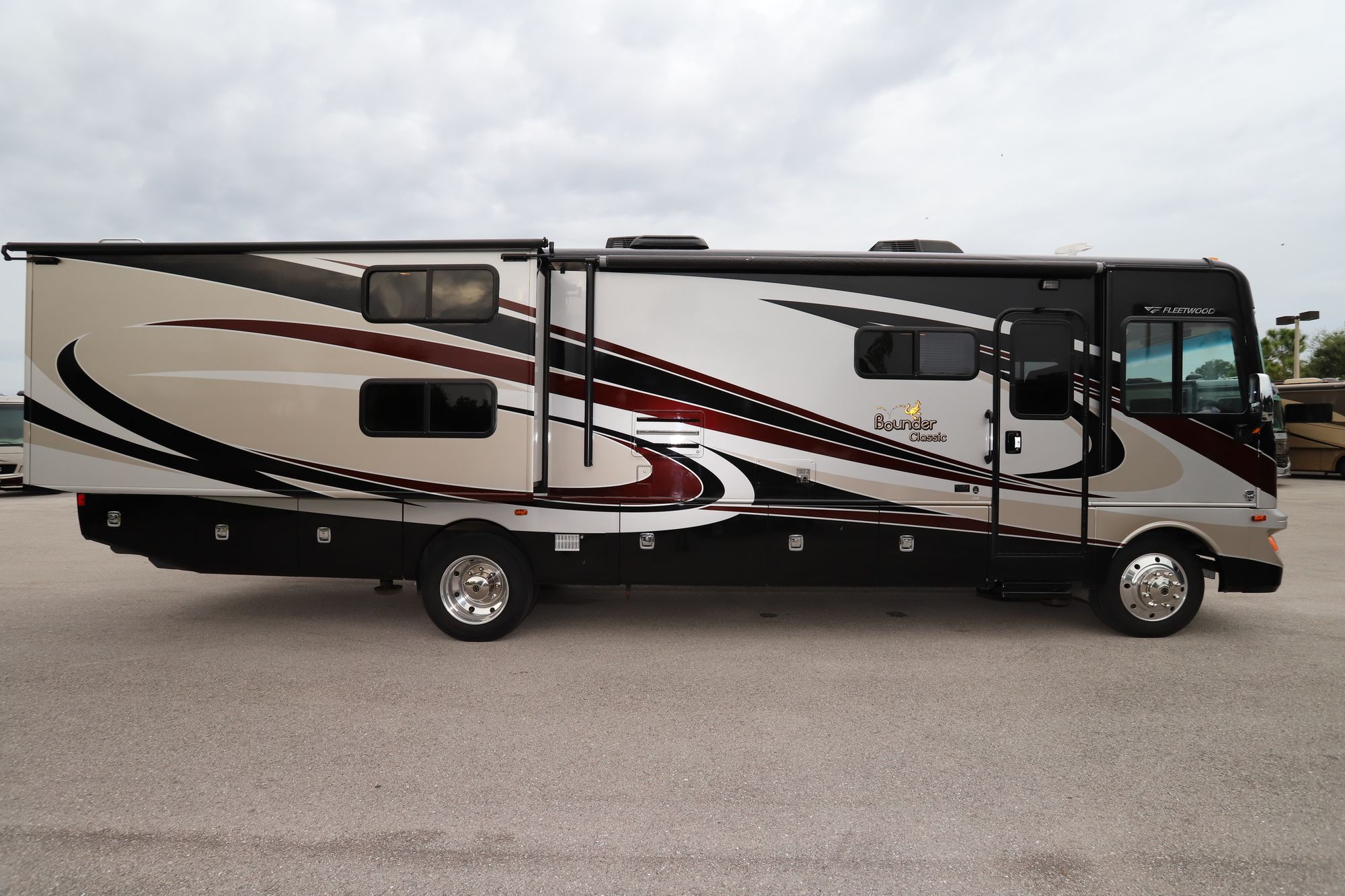 Used 2014 Fleetwood Bounder 34B Class A  For Sale