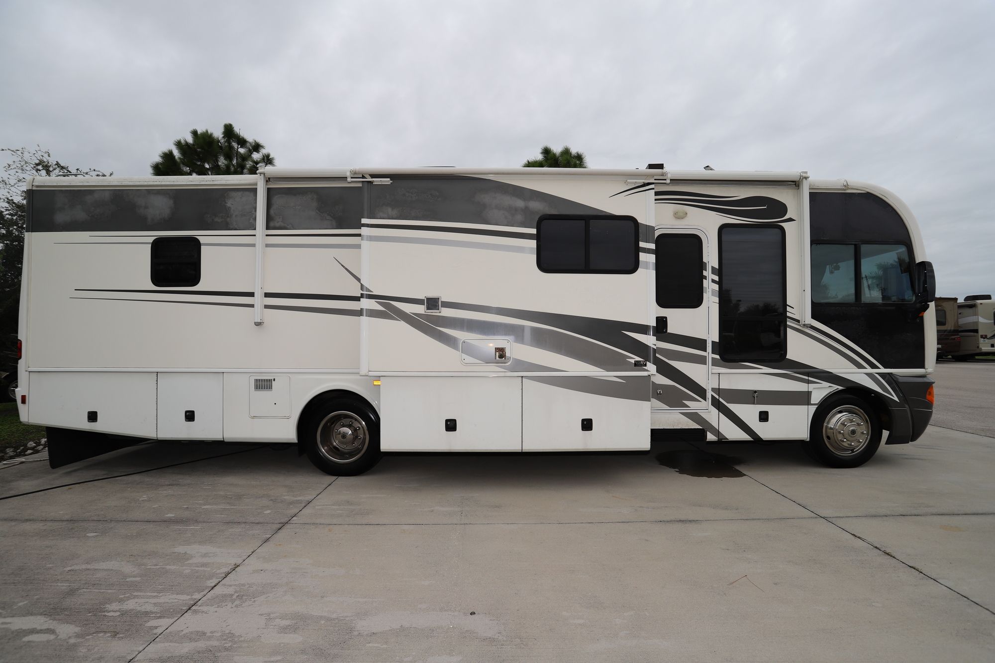 Used 2004 Fleetwood Pace Arrow 36B Class A  For Sale