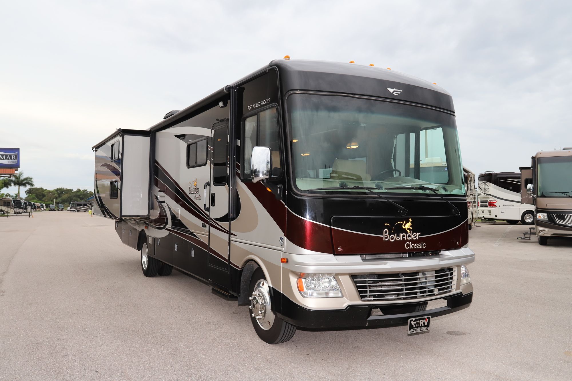 Used 2014 Fleetwood Bounder 34B Class A  For Sale