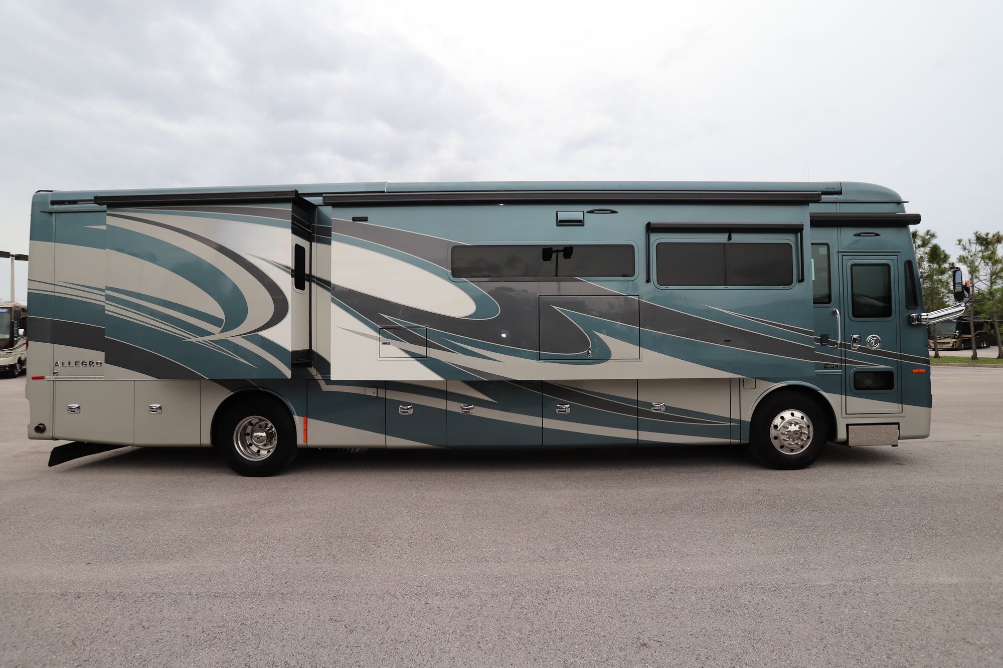 Used 2020 Tiffin Motor Homes Allegro Bus 40AP Class A  For Sale