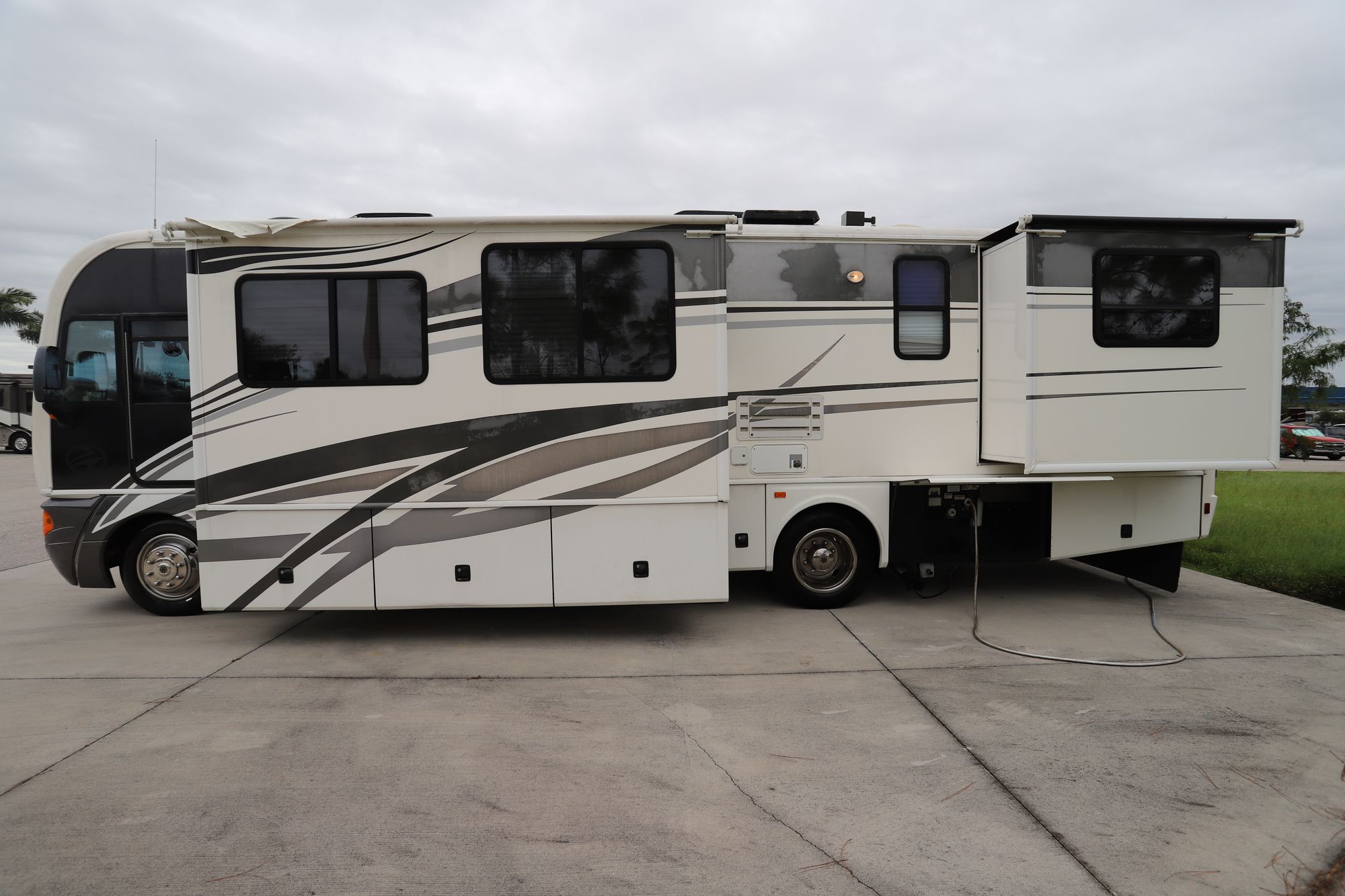 Used 2004 Fleetwood Pace Arrow 36B Class A  For Sale