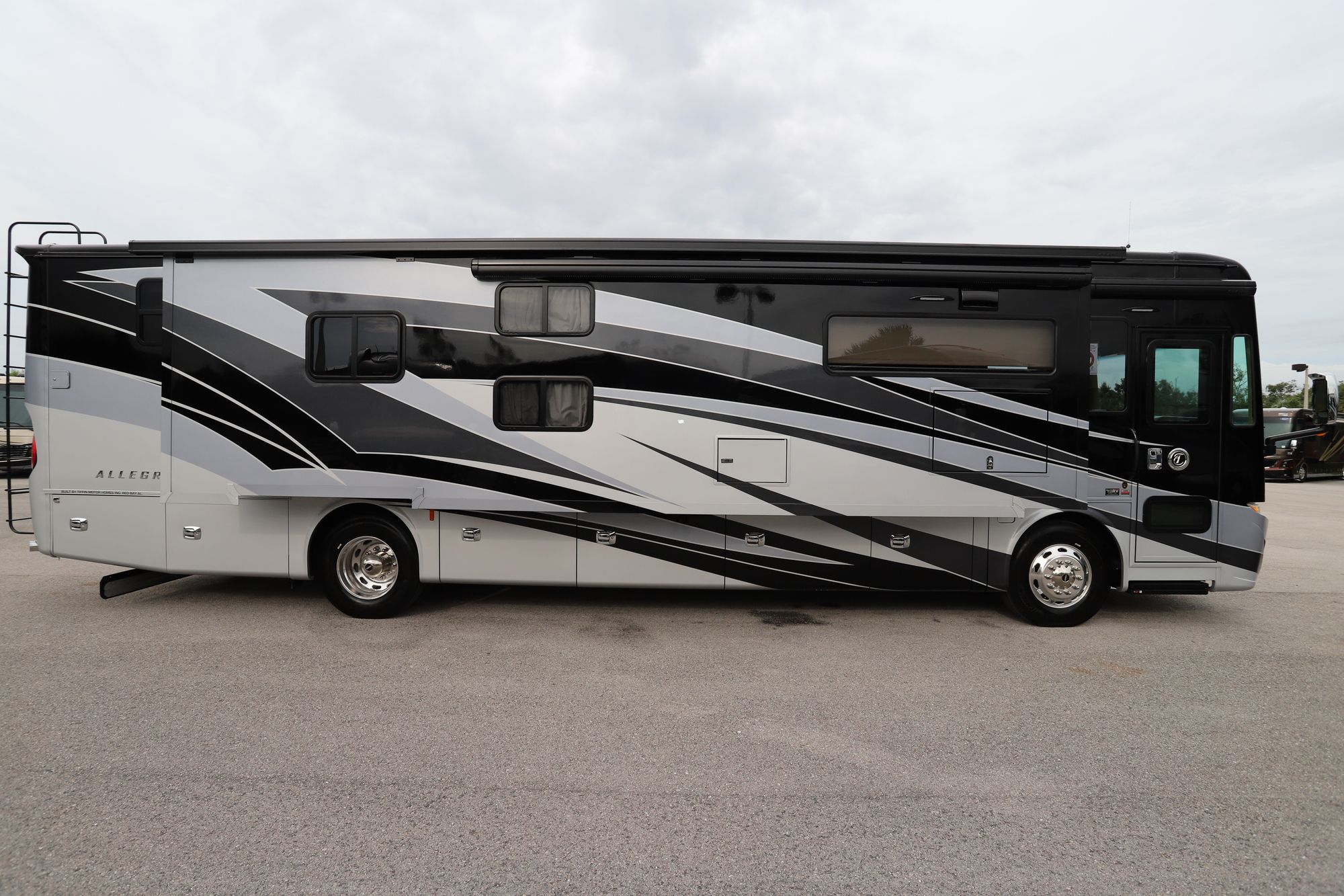 New 2021 Tiffin Motor Homes Allegro Red 38KA Class A  For Sale