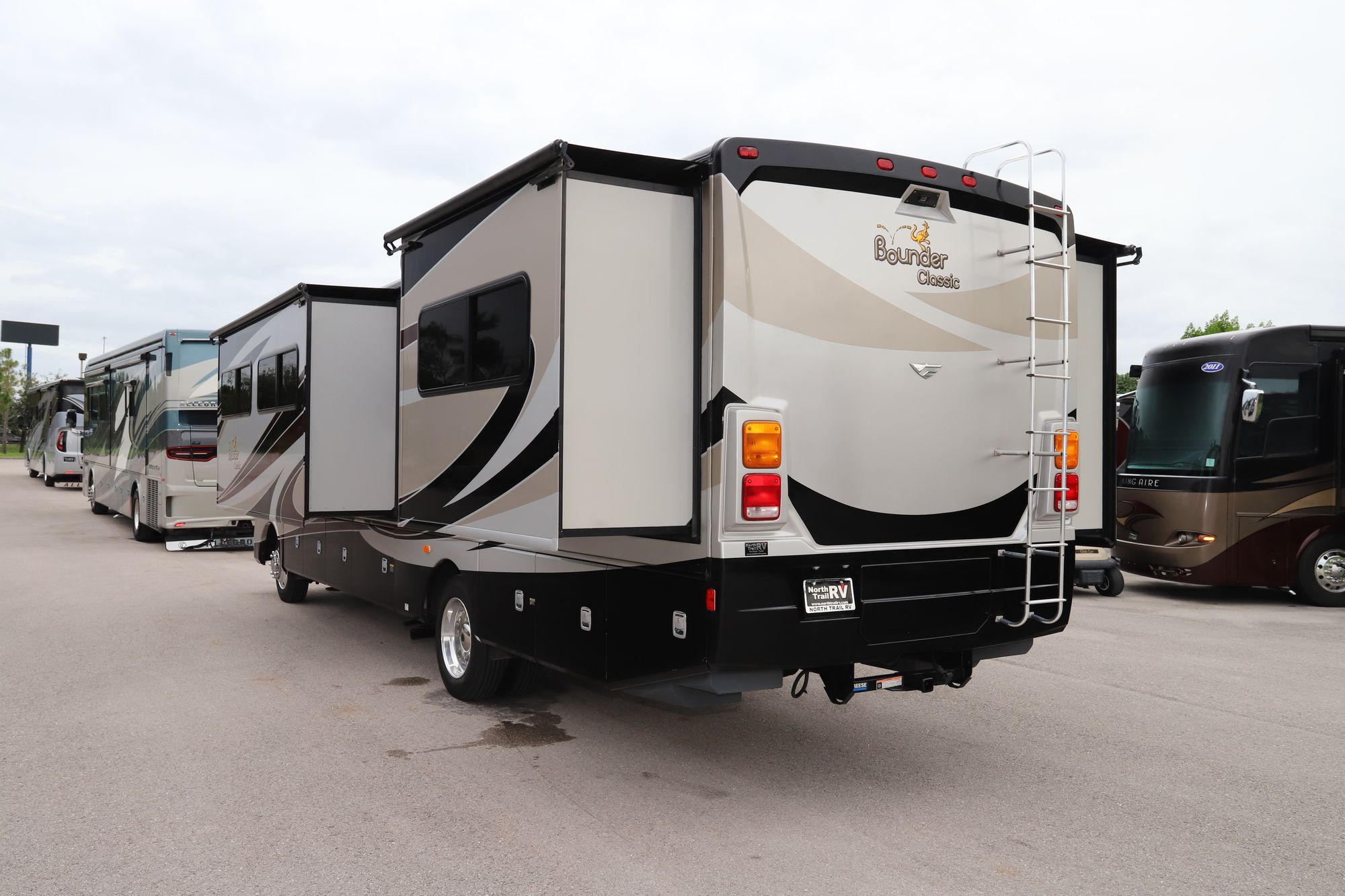 Used 2014 Fleetwood Bounder 34B Class A  For Sale