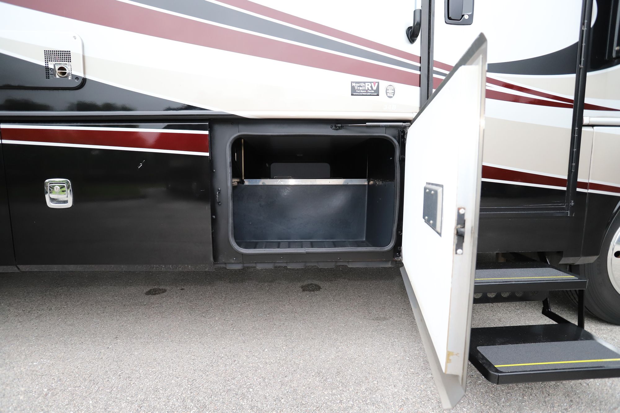 Used 2014 Fleetwood Bounder 34B Class A  For Sale