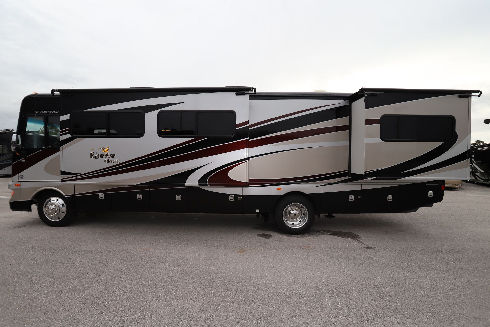 Used 2014 Fleetwood Bounder 34B Class A  For Sale