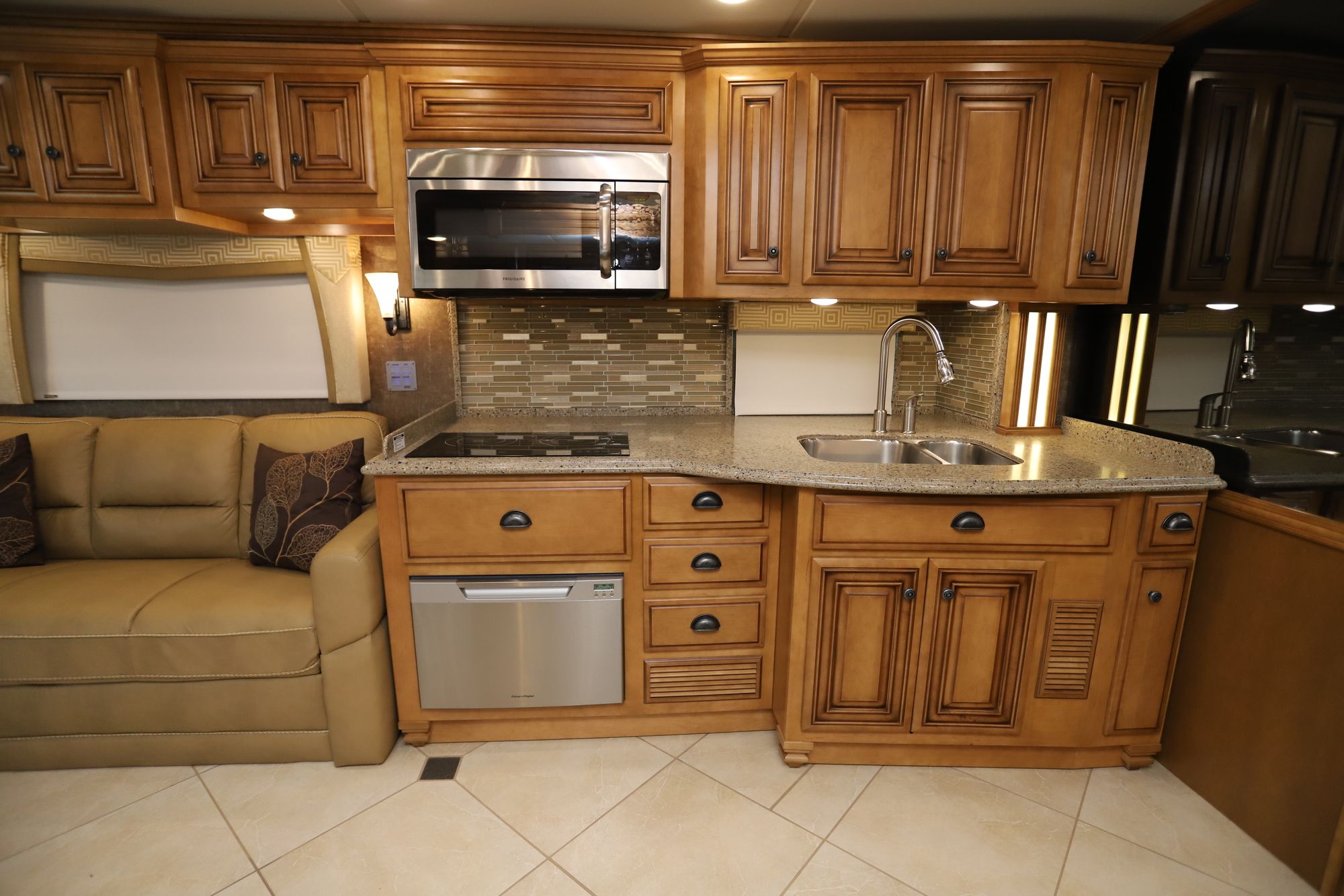 Used 2014 Newmar Dutch Star 4369 Class A  For Sale