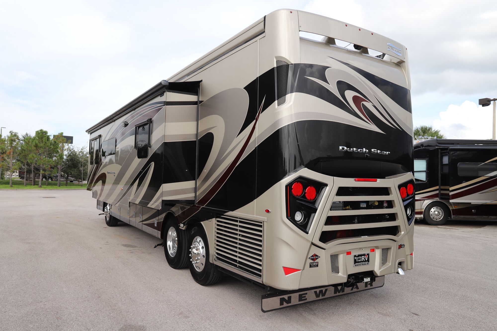 Used 2019 Newmar Dutch Star 4002 Class A  For Sale