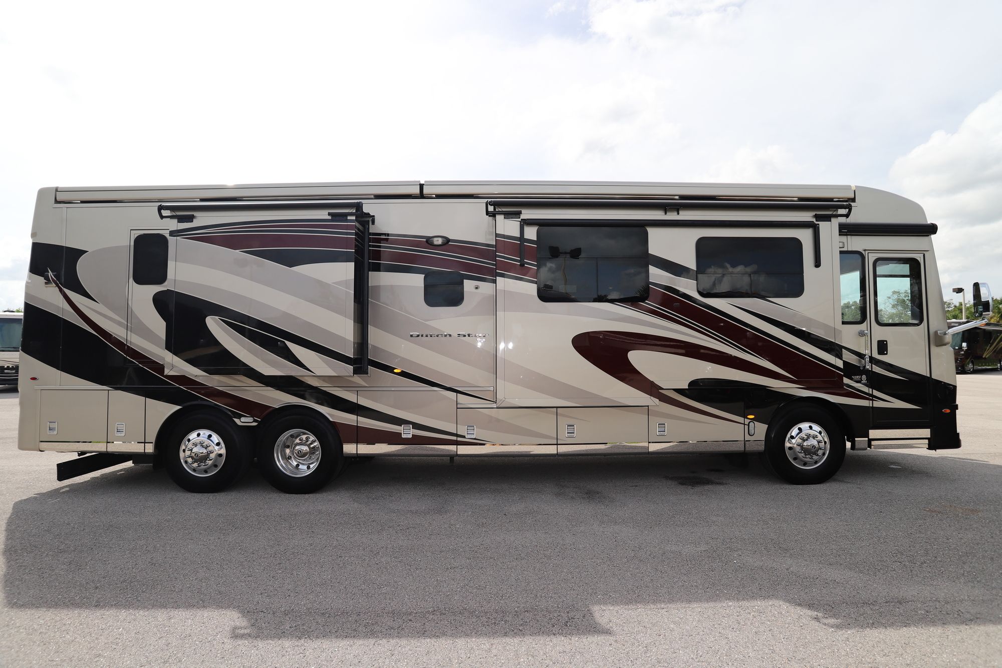 Used 2019 Newmar Dutch Star 4002 Class A  For Sale