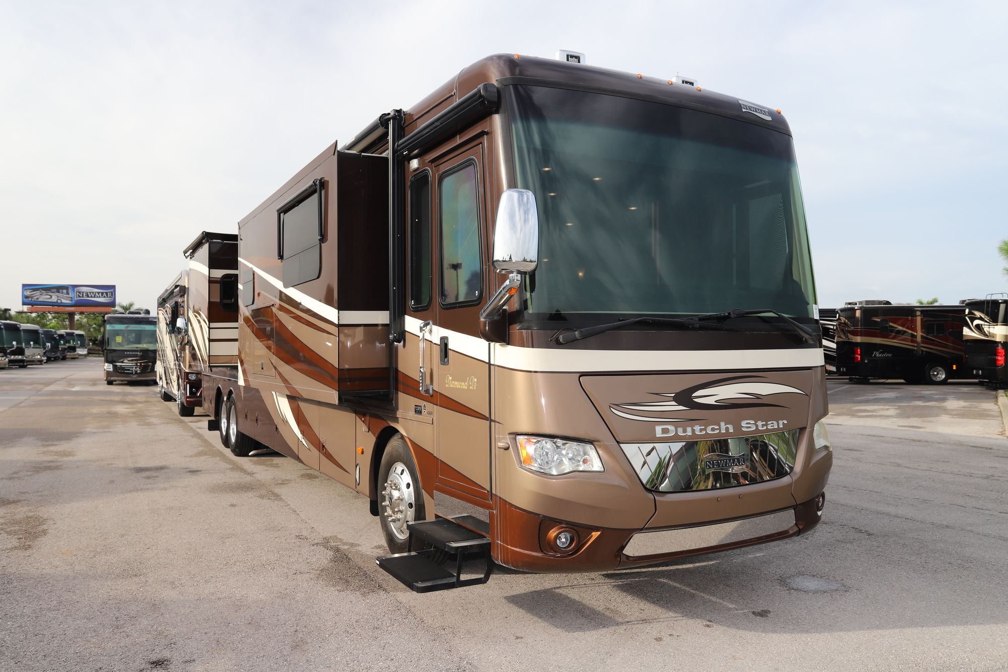 Used 2014 Newmar Dutch Star 4369 Class A  For Sale