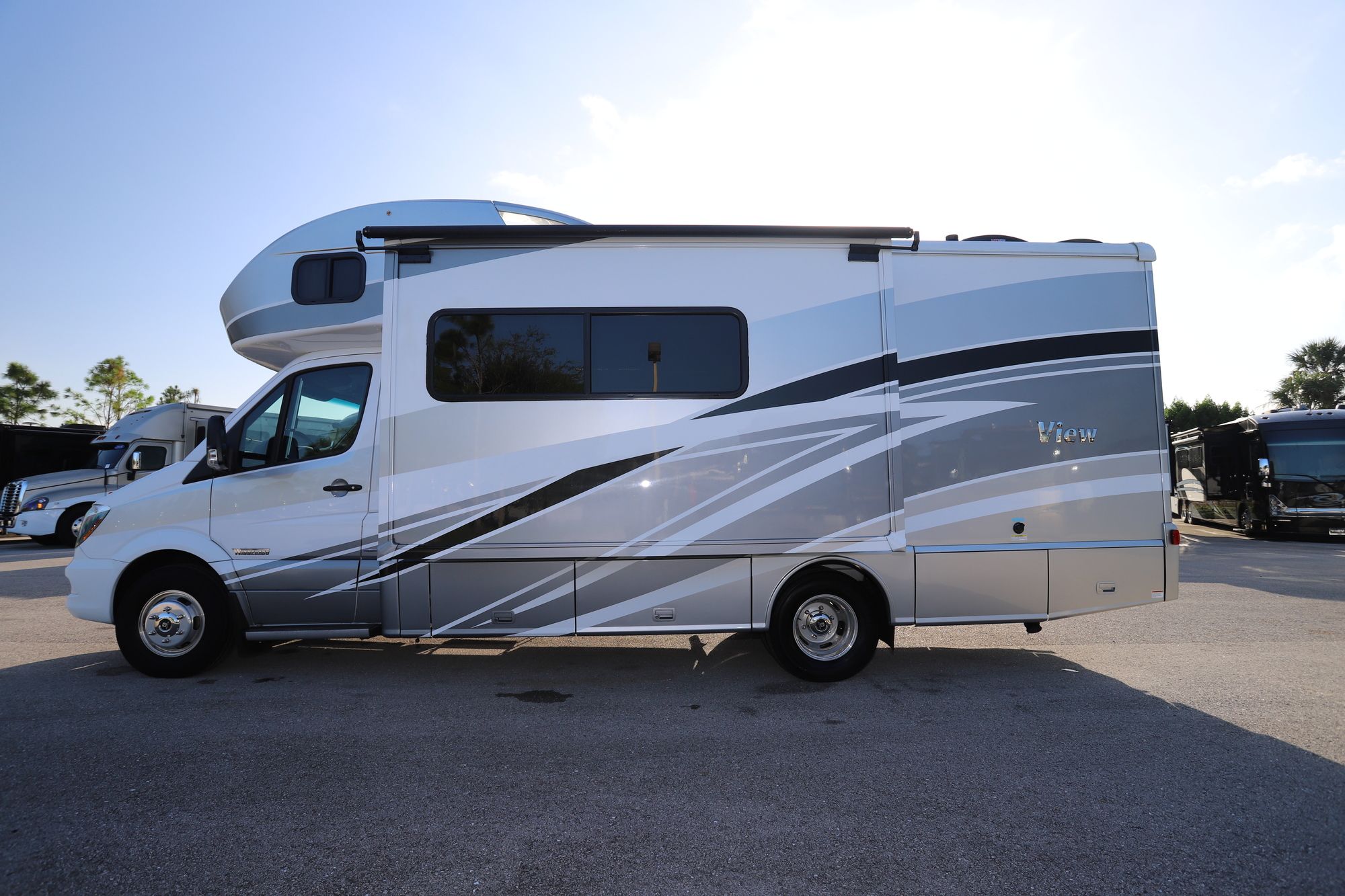 Used 2017 Winnebago View 24J Class C  For Sale