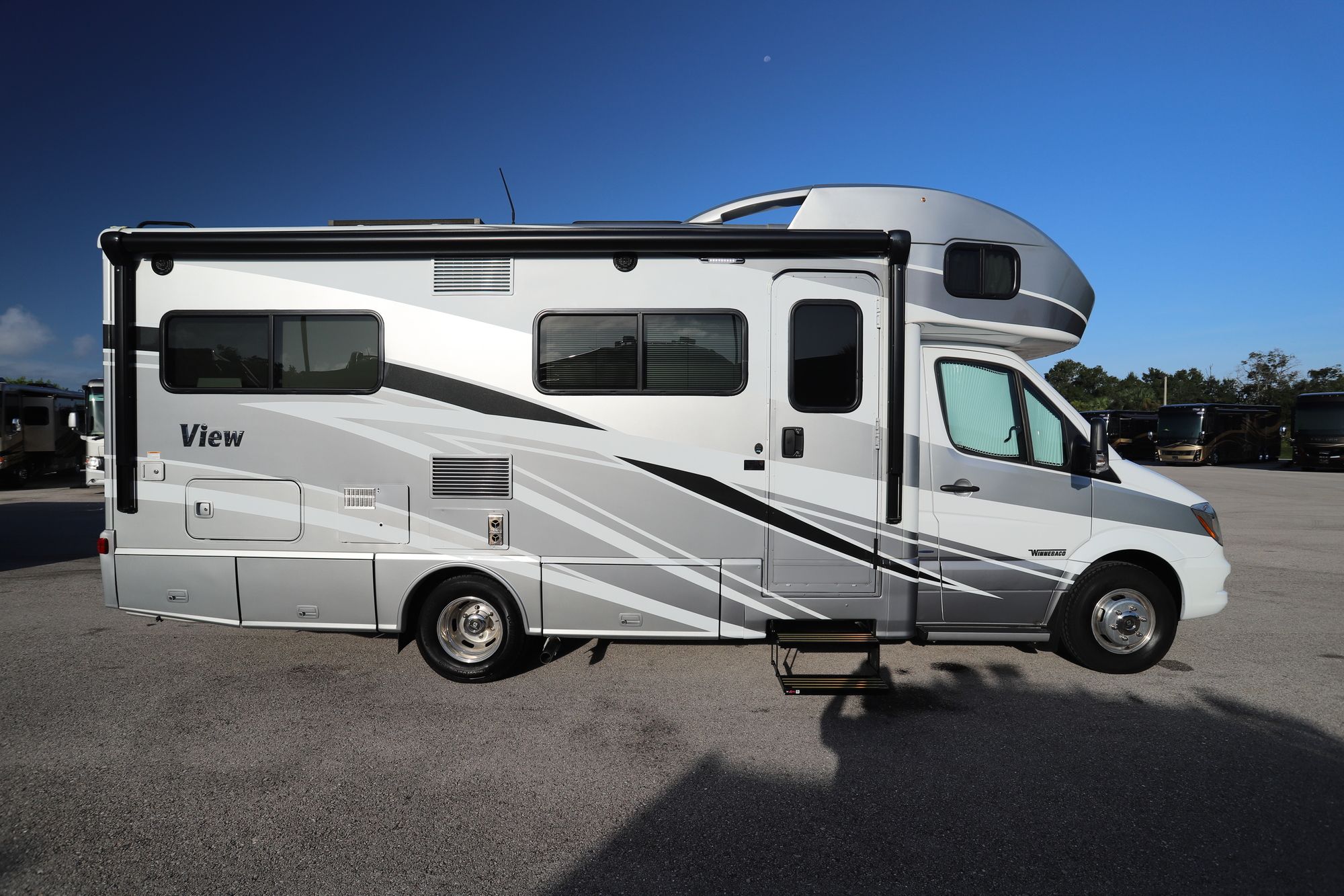 Used 2017 Winnebago View 24J Class C  For Sale