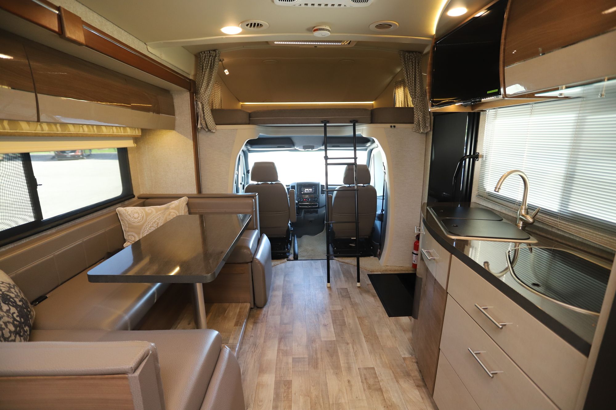 Used 2017 Winnebago View 24J Class C  For Sale