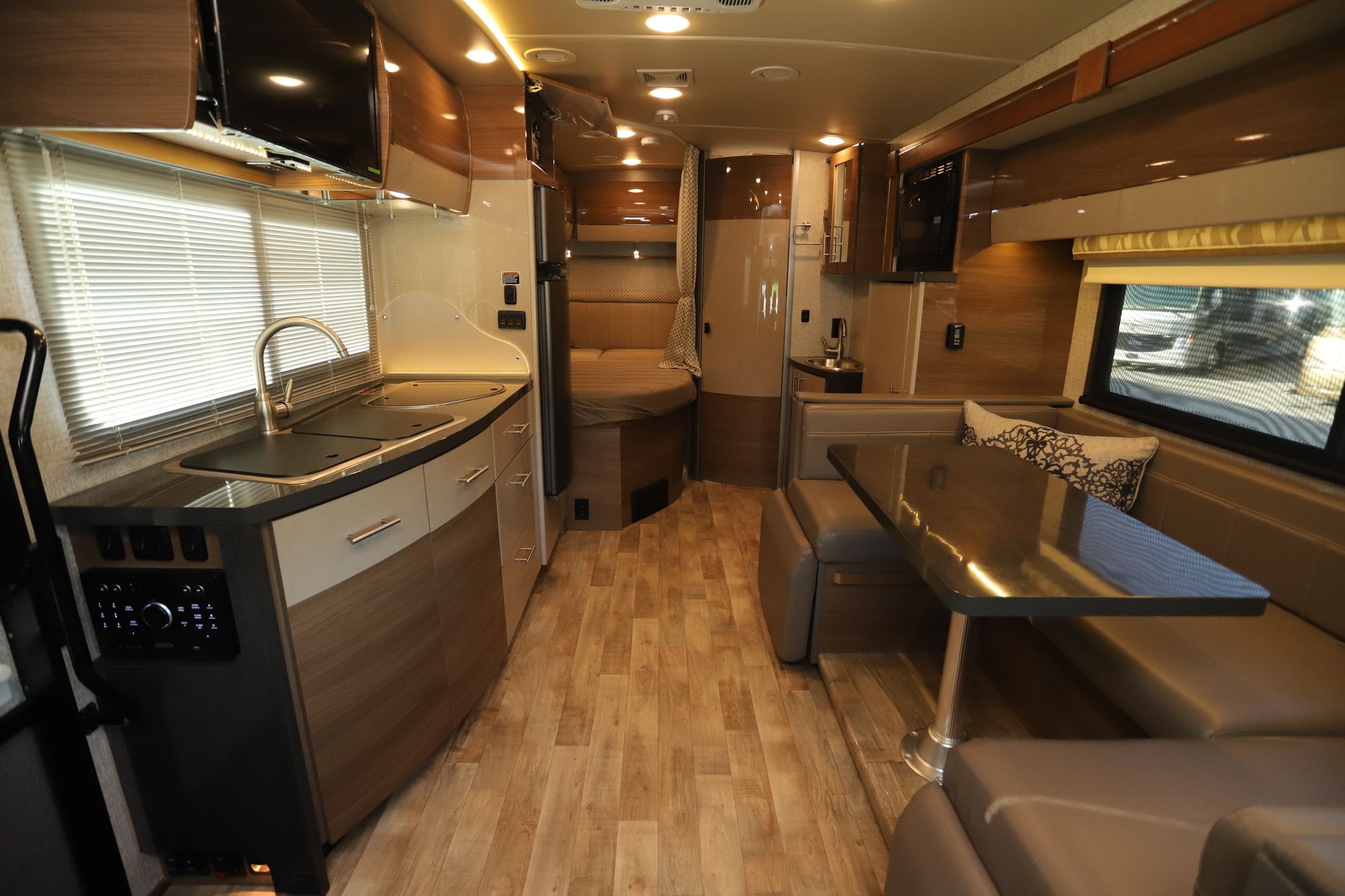 Used 2017 Winnebago View 24J Class C  For Sale