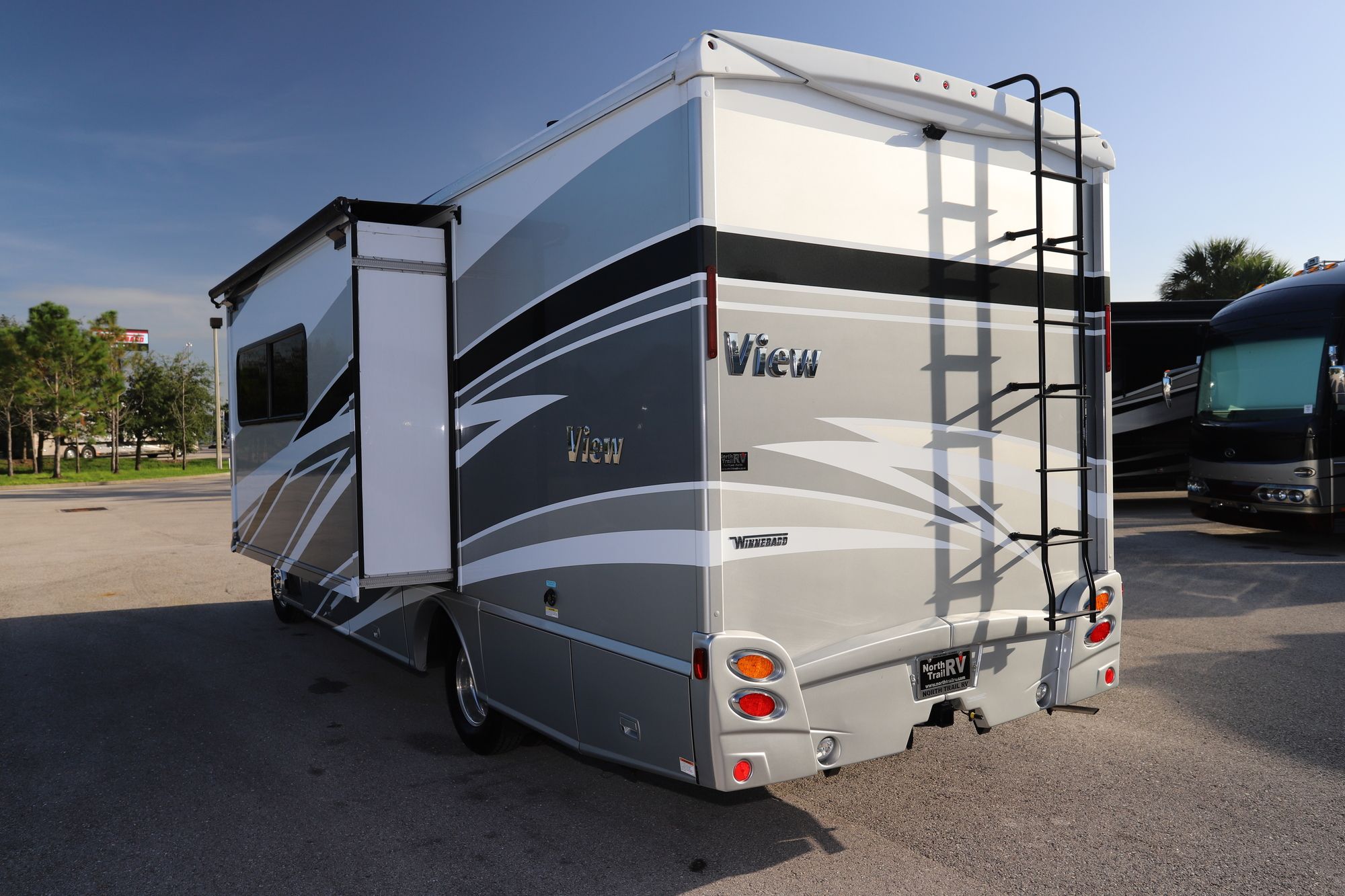 Used 2017 Winnebago View 24J Class C  For Sale