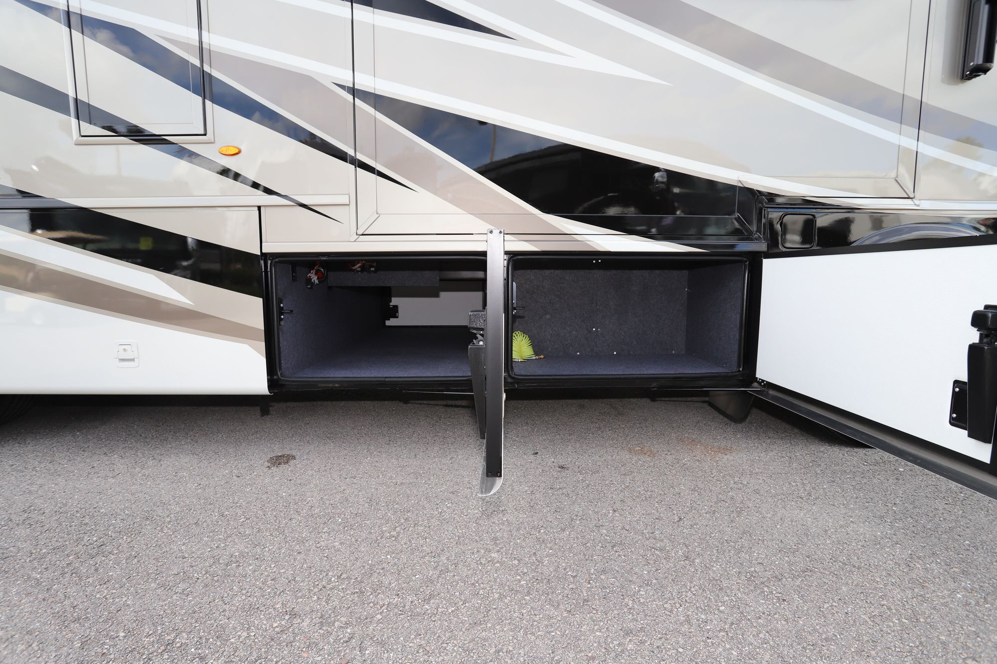 New 2021 Newmar Kountry Star 3426 Class A  For Sale
