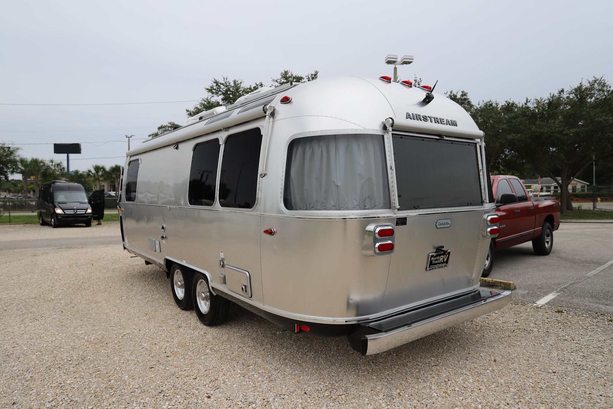 New 2021 Airstream Globetrotter 25FB Travel Trailer  For Sale