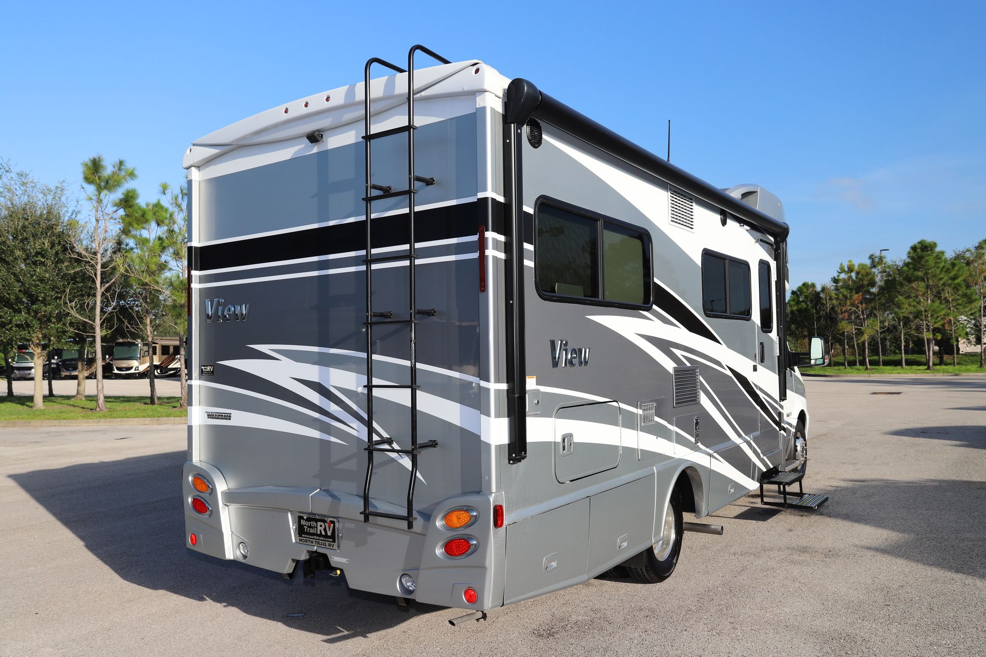 Used 2017 Winnebago View 24J Class C  For Sale