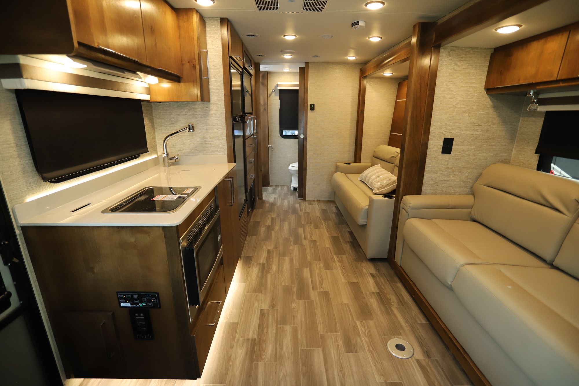 Used 2020 Tiffin Motor Homes Wayfarer 25RW Class C  For Sale