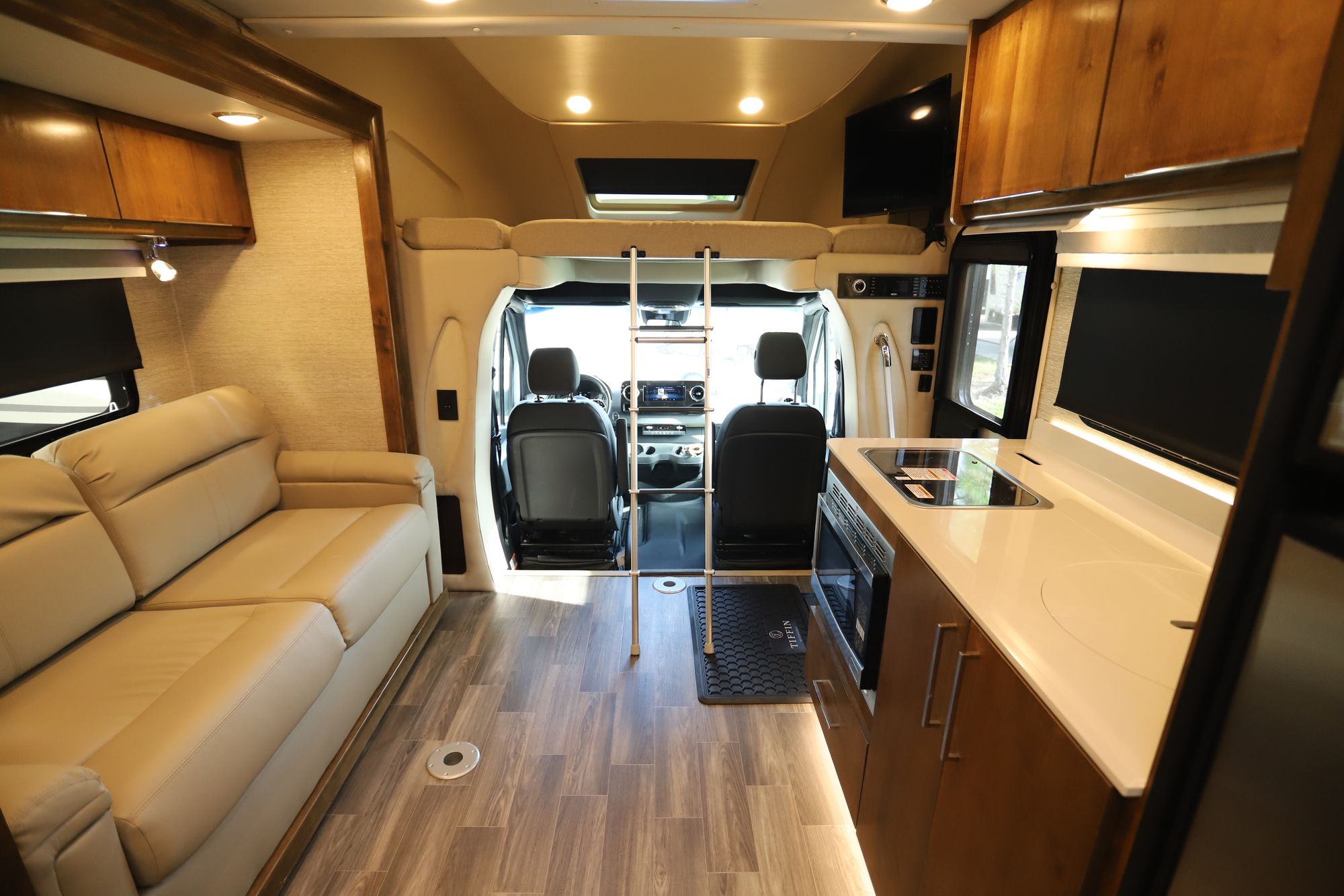 Used 2020 Tiffin Motor Homes Wayfarer 25RW Class C  For Sale