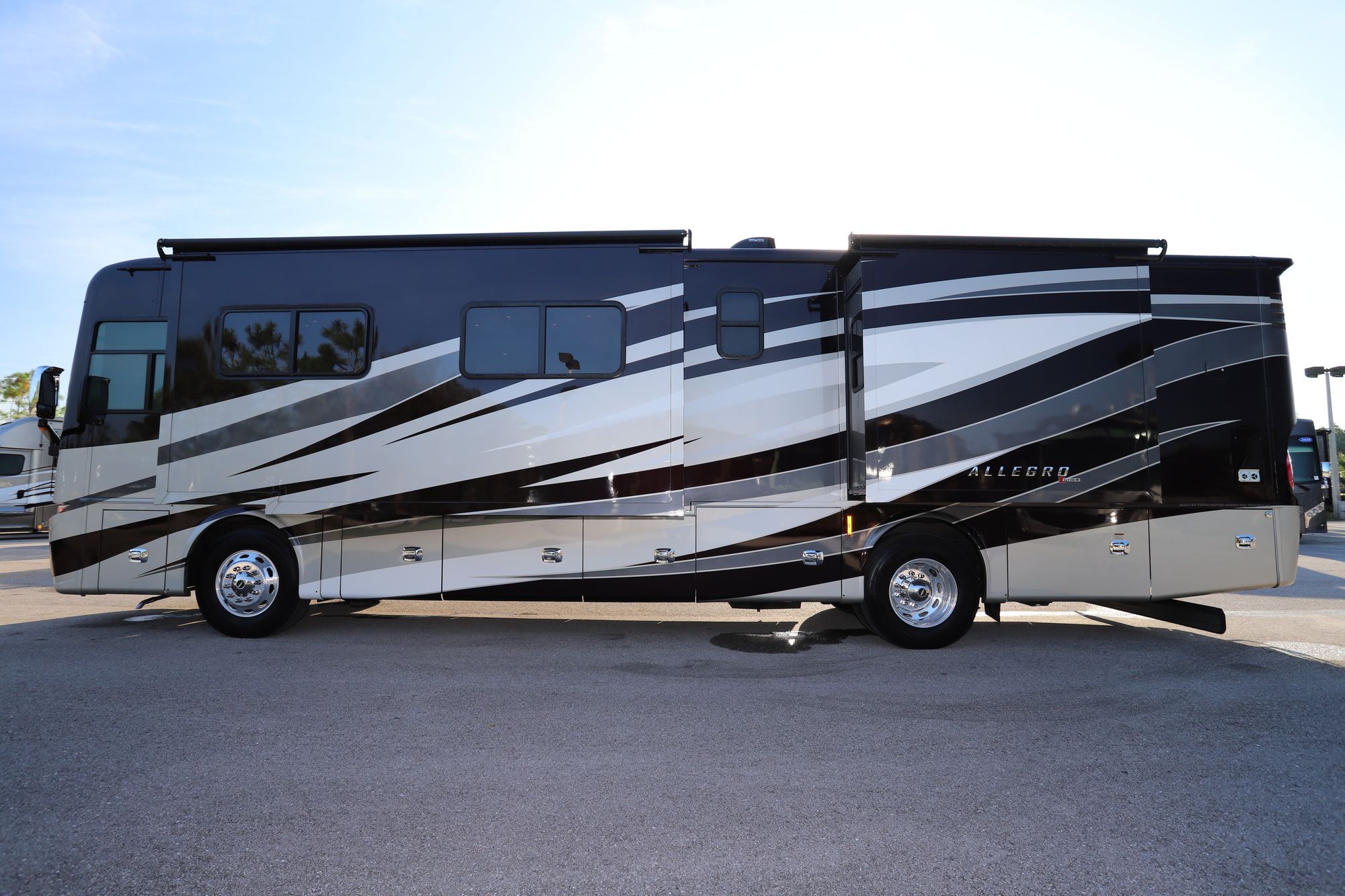 Used 2019 Tiffin Motor Homes Allegro Red 37BA Class A  For Sale