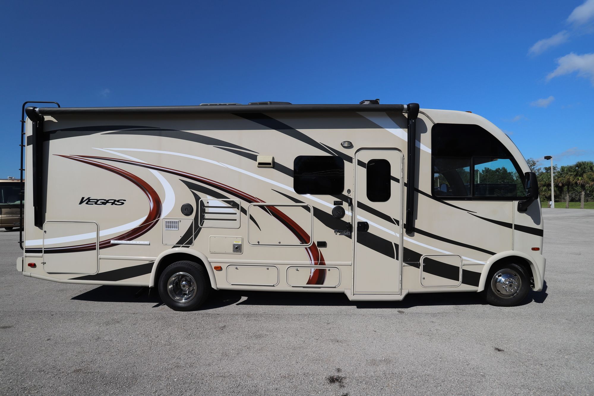 Used 2017 Thor Vegas 25.4 Class A  For Sale