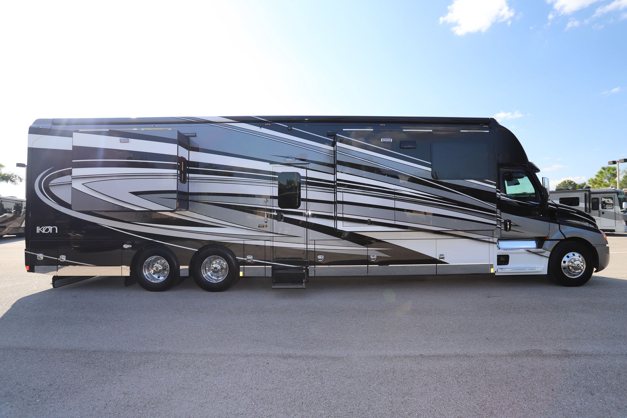 New 2021 Renegade Rv Ikon i4534RX Super C  For Sale