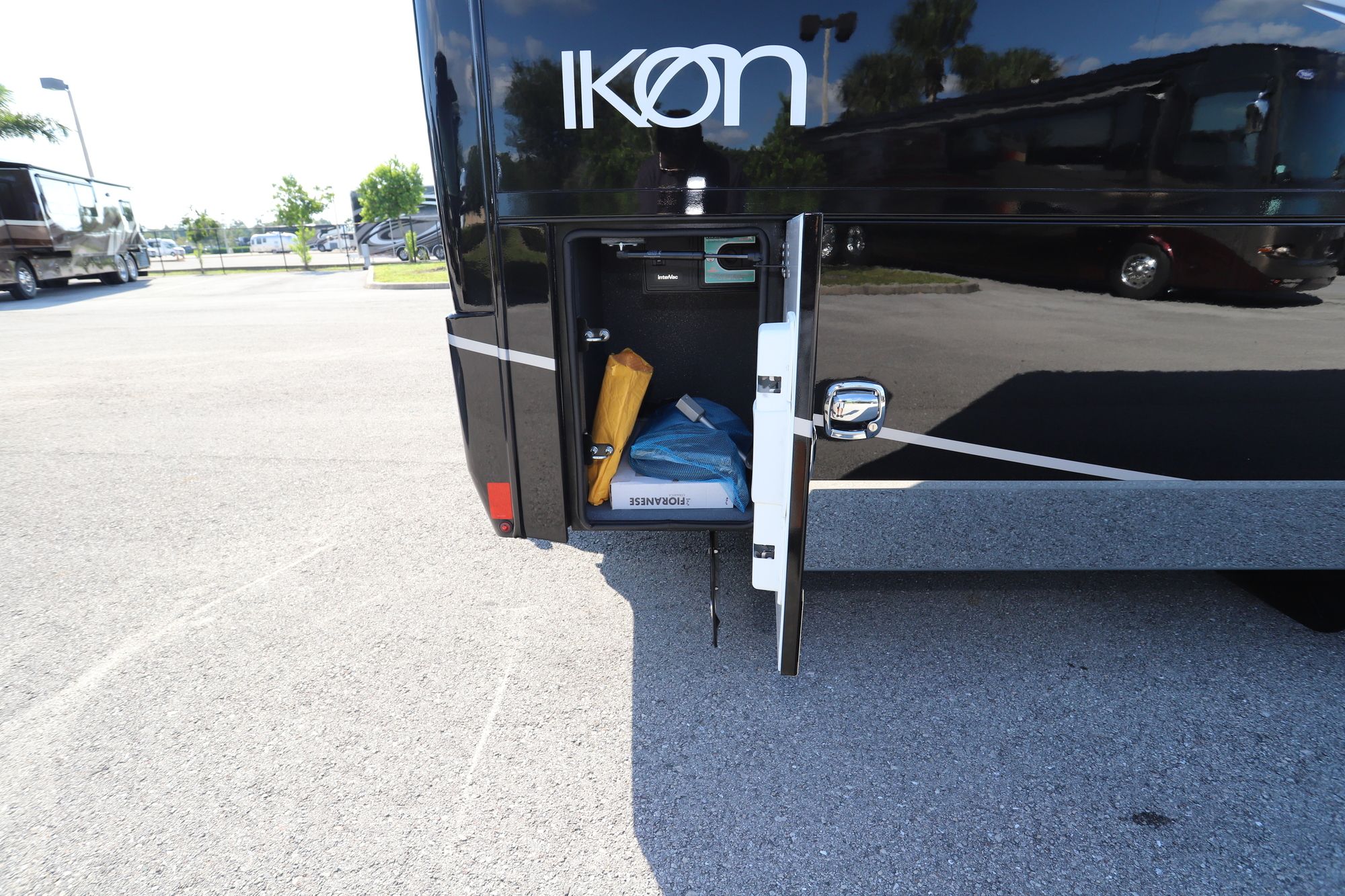 New 2021 Renegade Rv Ikon i4534RX Super C  For Sale