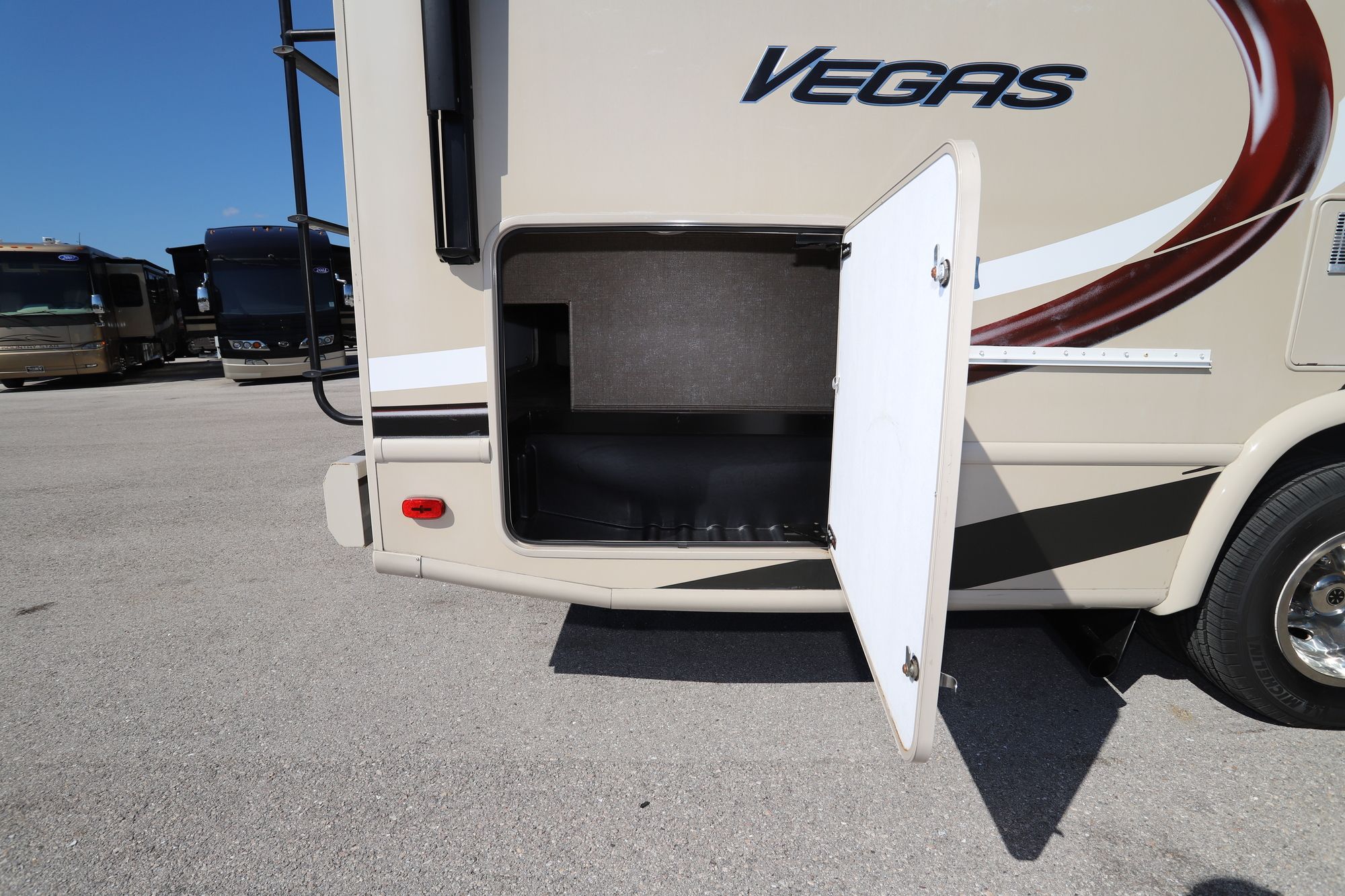 Used 2017 Thor Vegas 25.4 Class A  For Sale