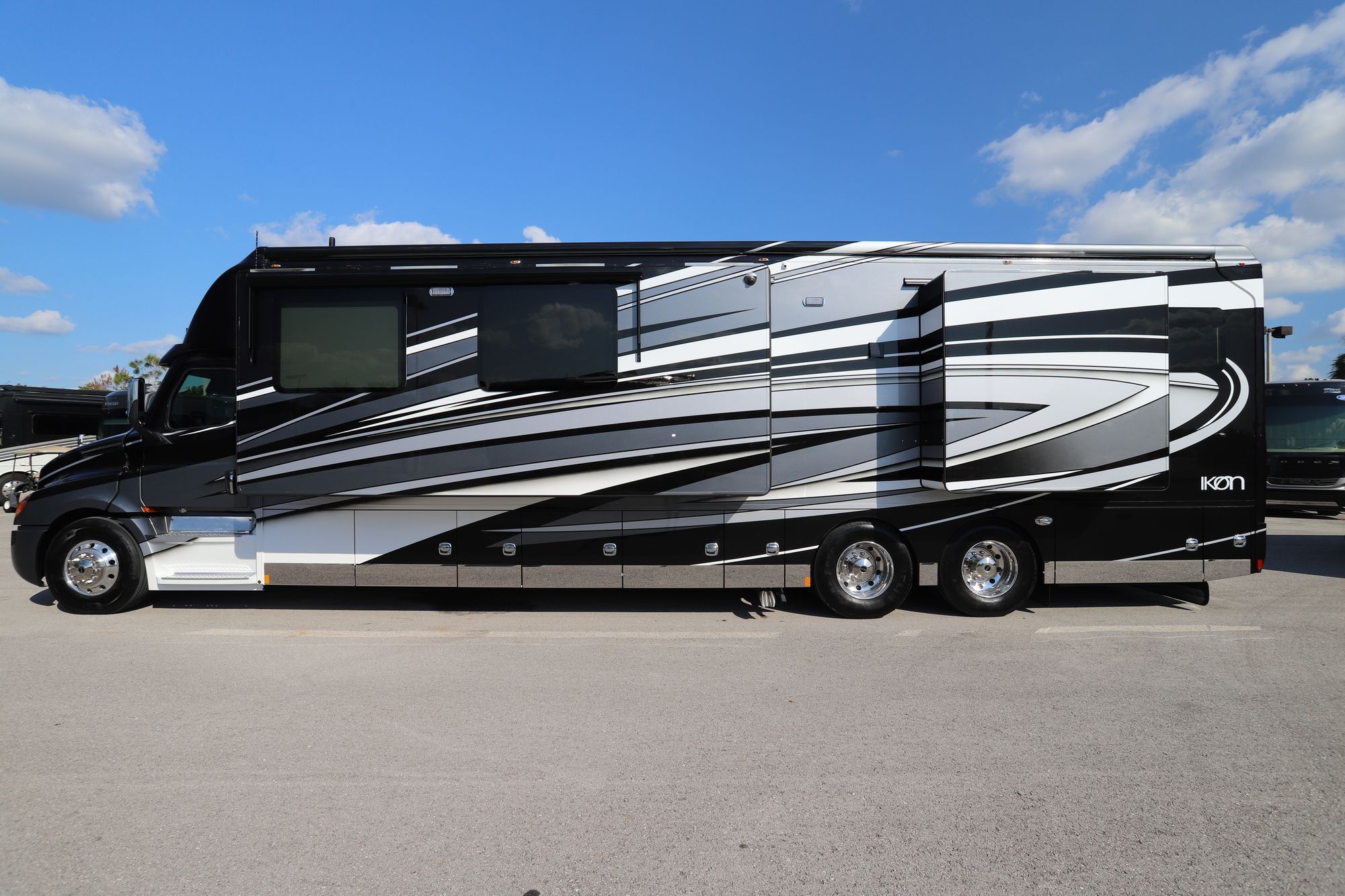 New 2021 Renegade Rv Ikon i4534RX Super C  For Sale