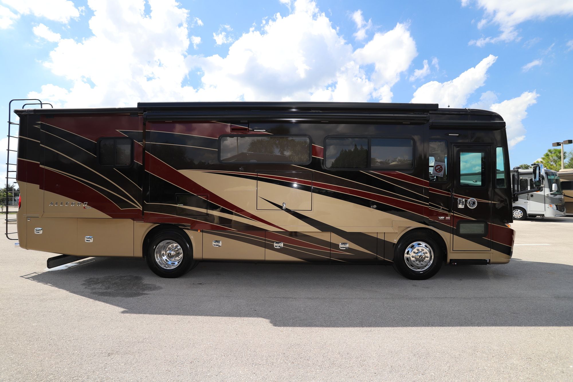 New 2021 Tiffin Motor Homes Allegro Red 33AA Class A  For Sale