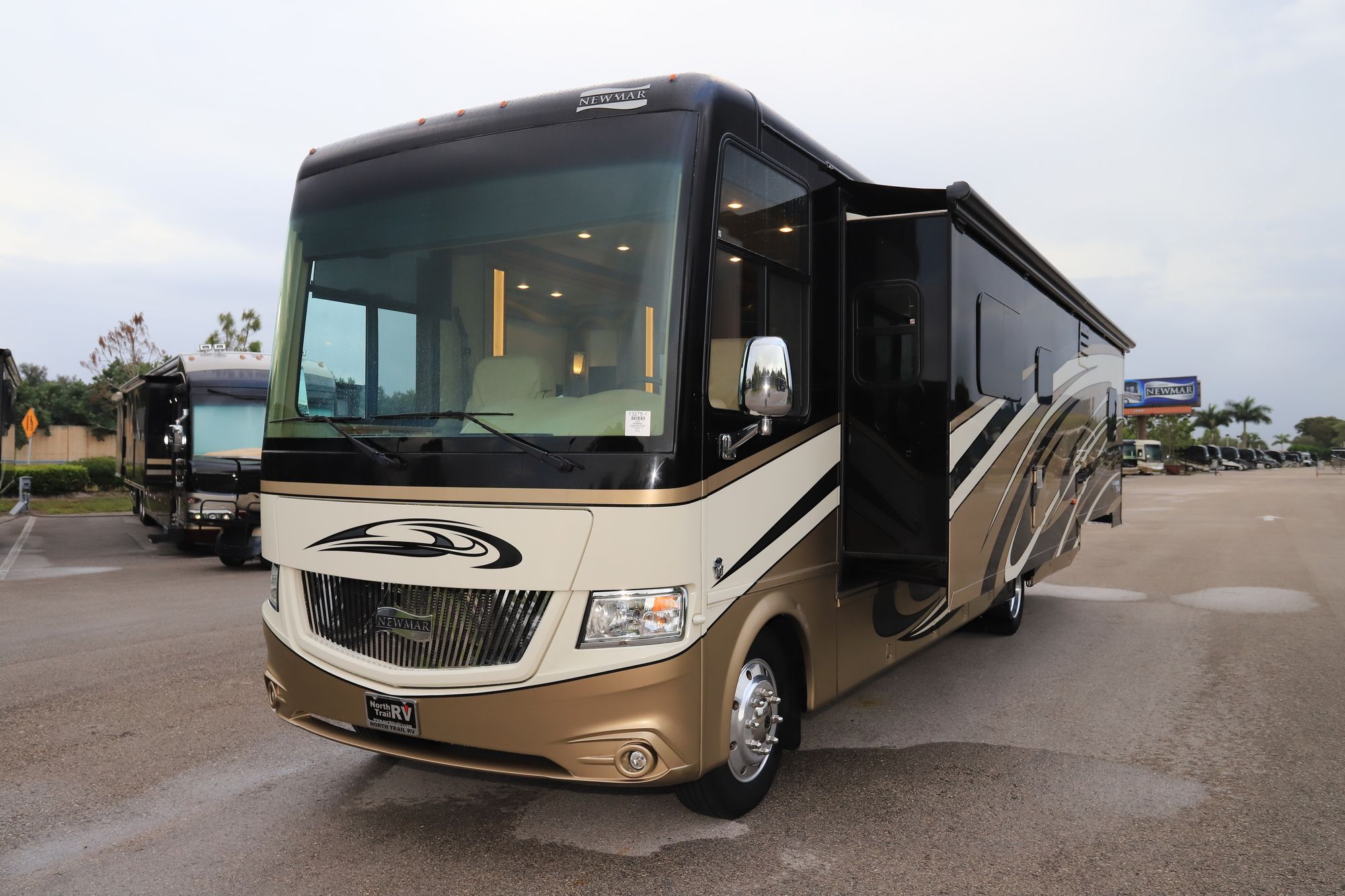 Used 2016 Newmar Canyon Star 3712 Class A  For Sale