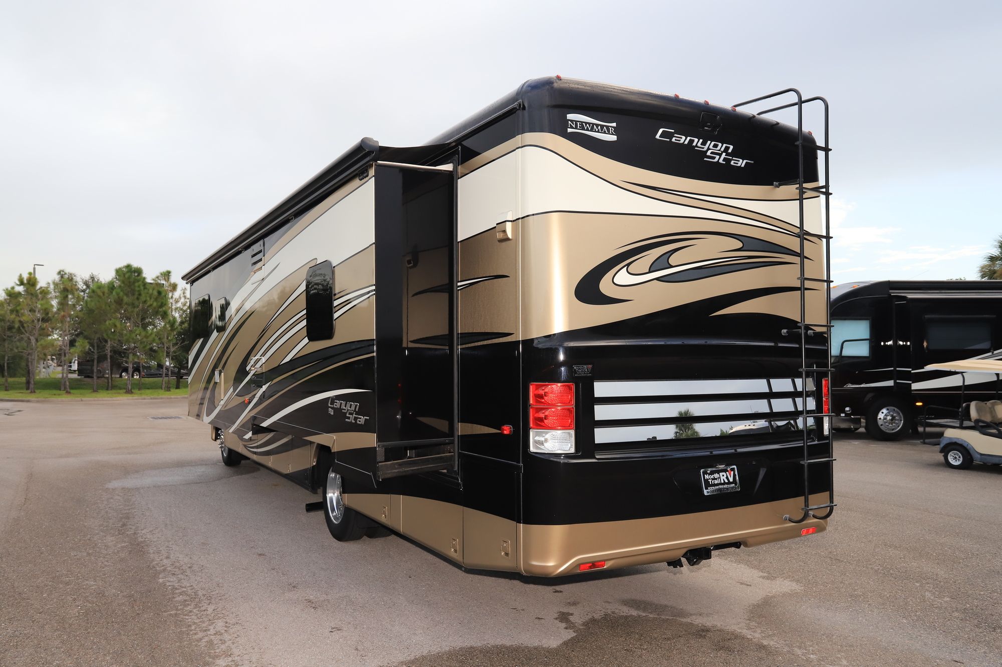 Used 2016 Newmar Canyon Star 3712 Class A  For Sale