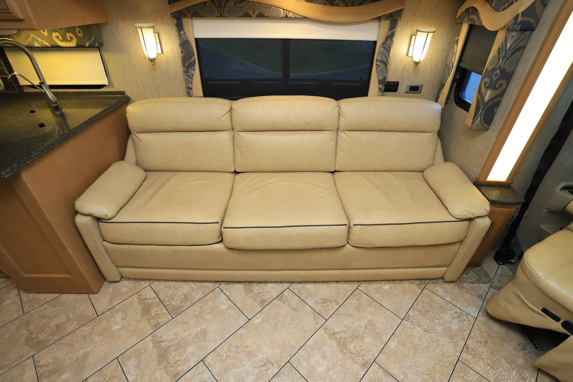 Used 2016 Newmar Canyon Star 3712 Class A  For Sale