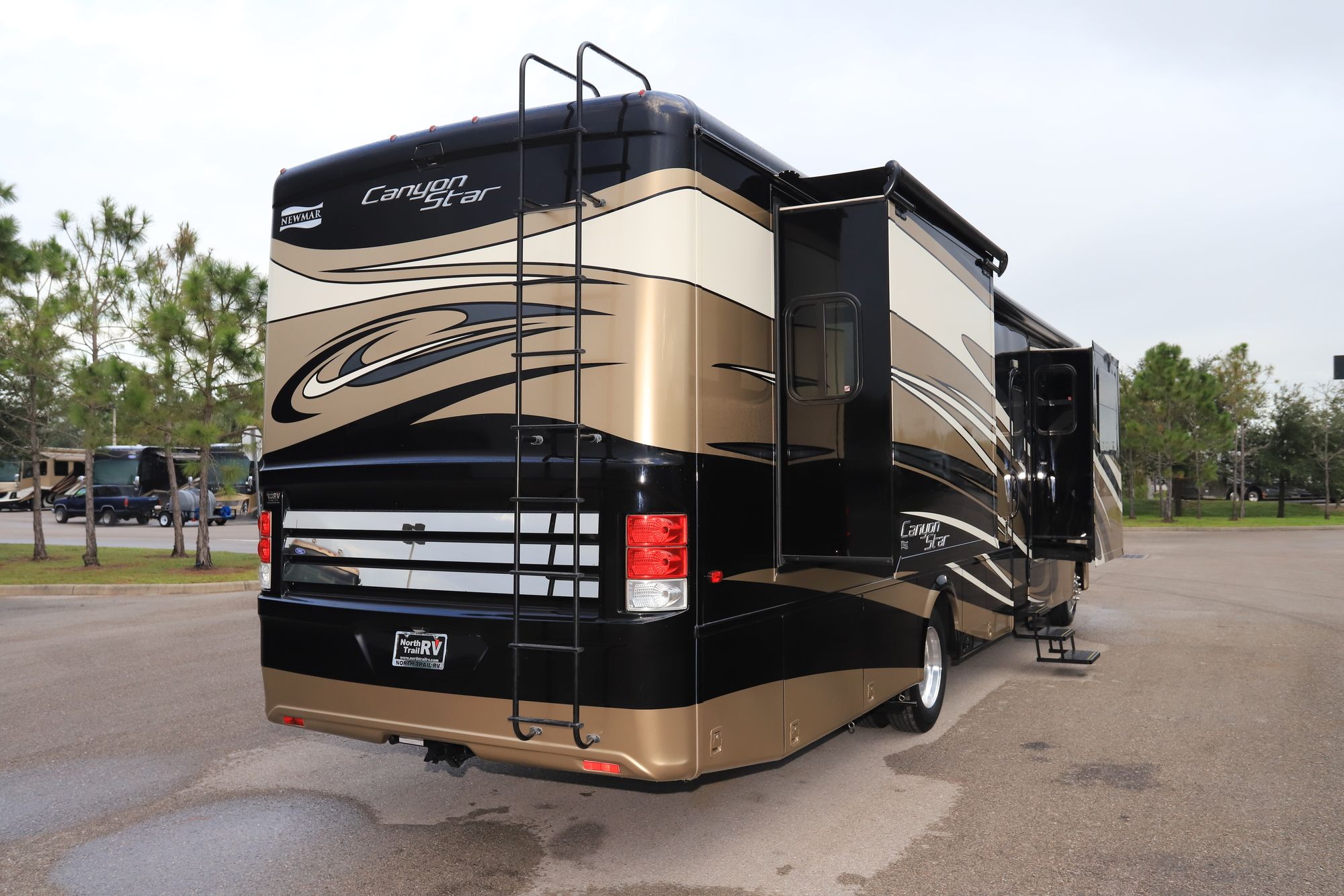 Used 2016 Newmar Canyon Star 3712 Class A  For Sale