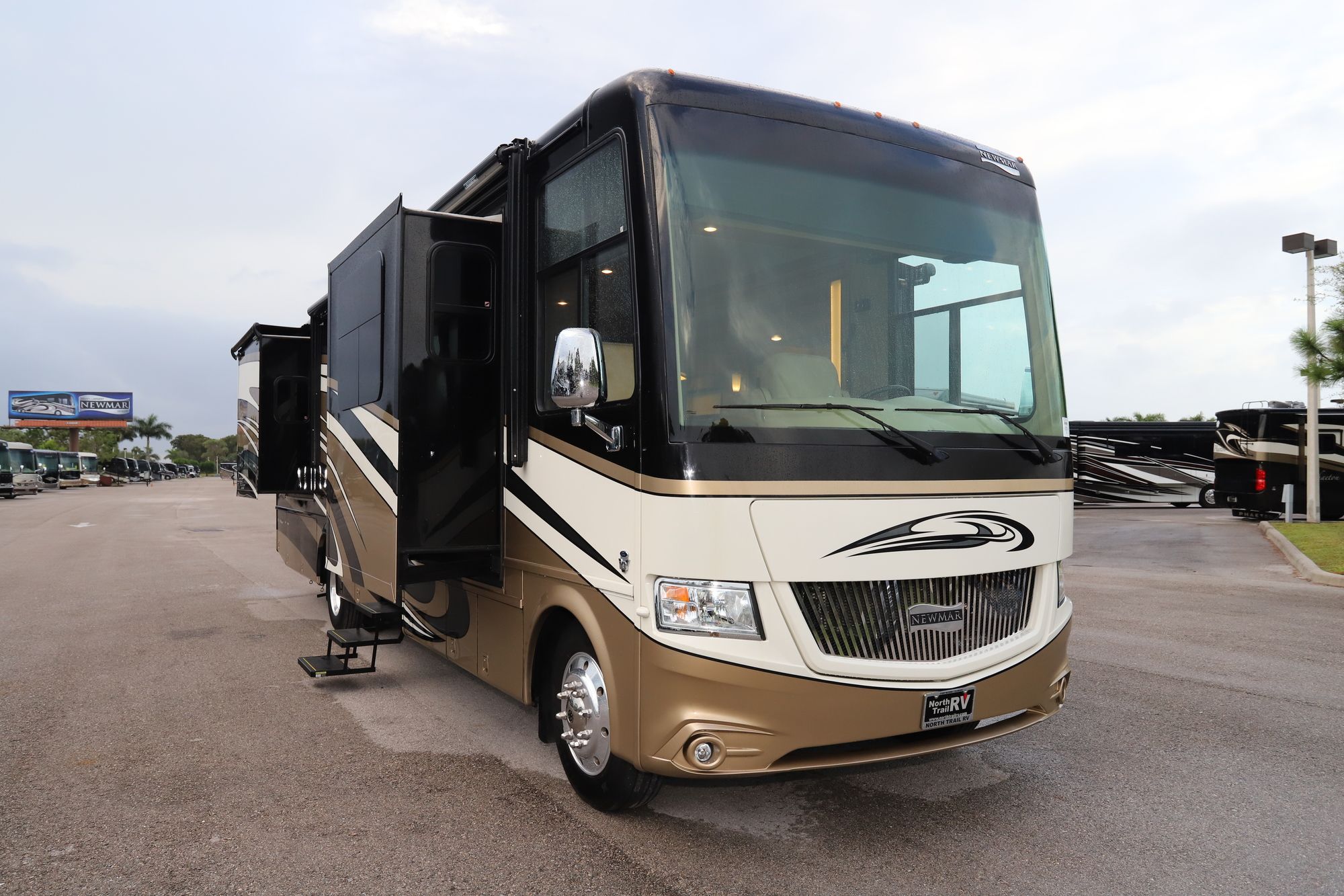 Used 2016 Newmar Canyon Star 3712 Class A  For Sale