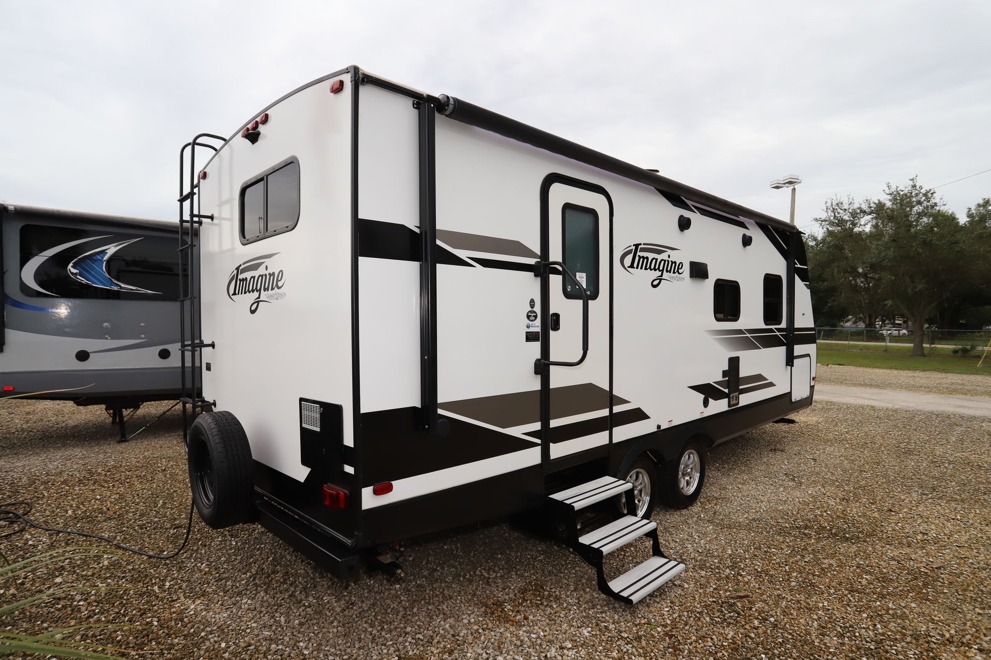 Used 2019 Grand Design Imagine 2150RB Travel Trailer  For Sale