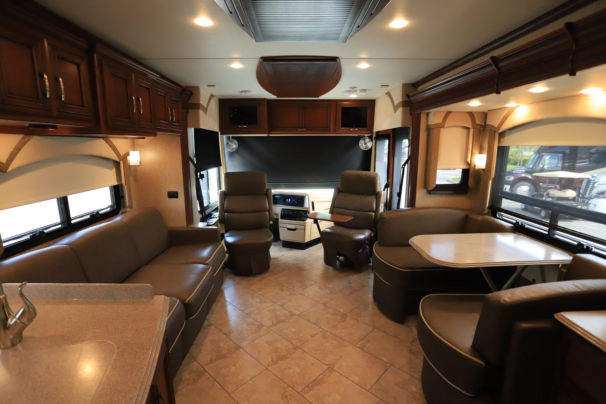 Used 2016 Newmar Ventana Le 3436 Class A  For Sale