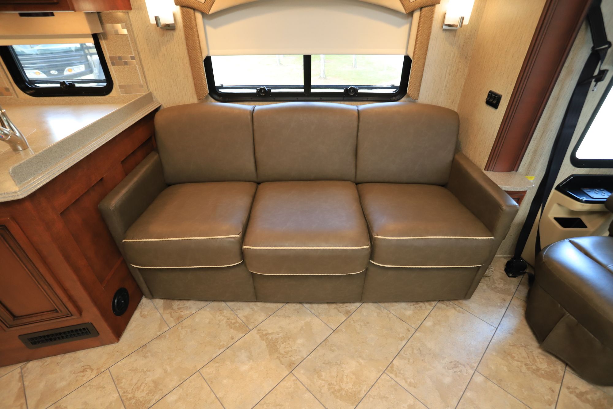 Used 2016 Newmar Ventana Le 3436 Class A  For Sale