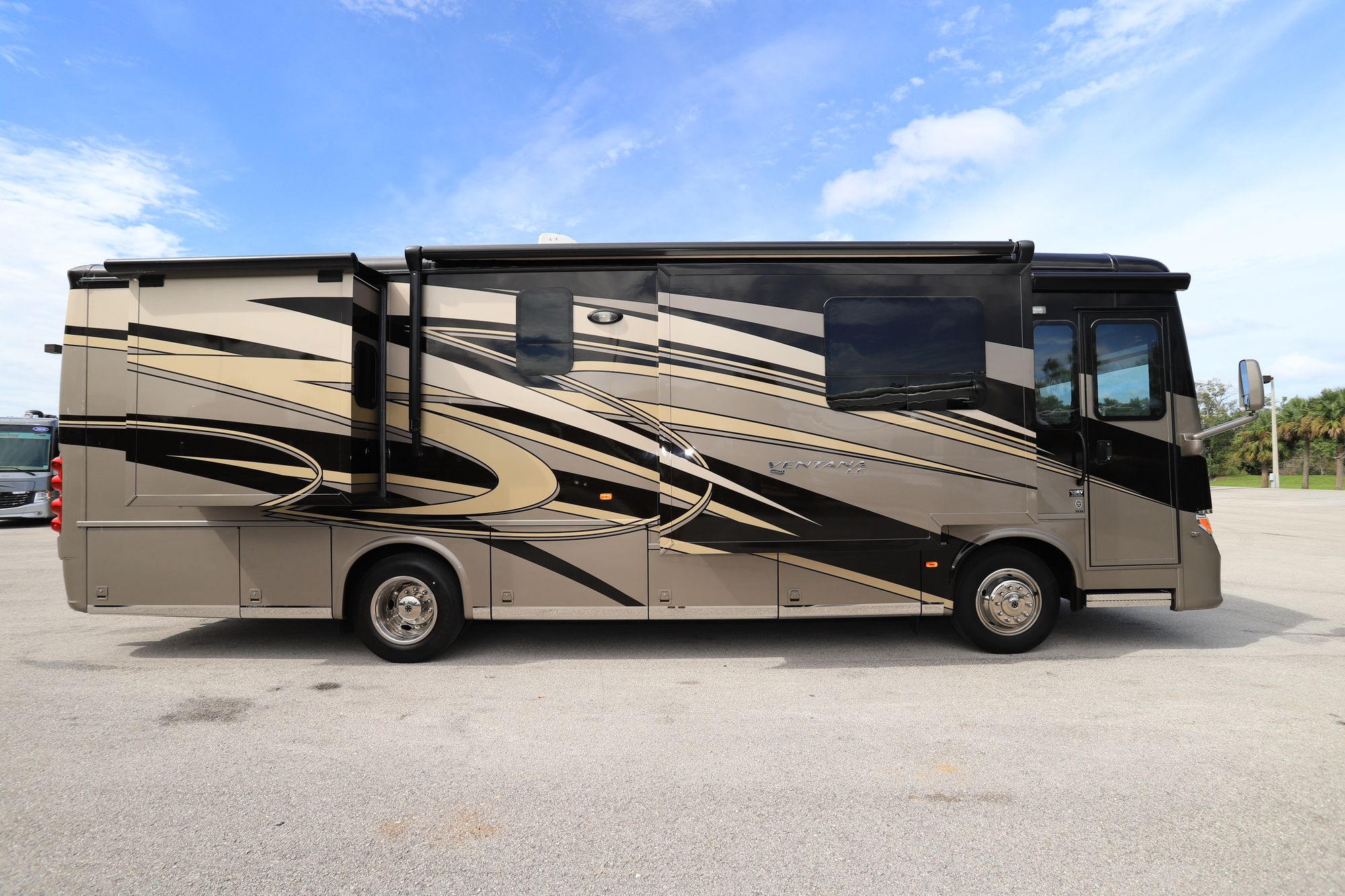 Used 2016 Newmar Ventana Le 3436 Class A  For Sale