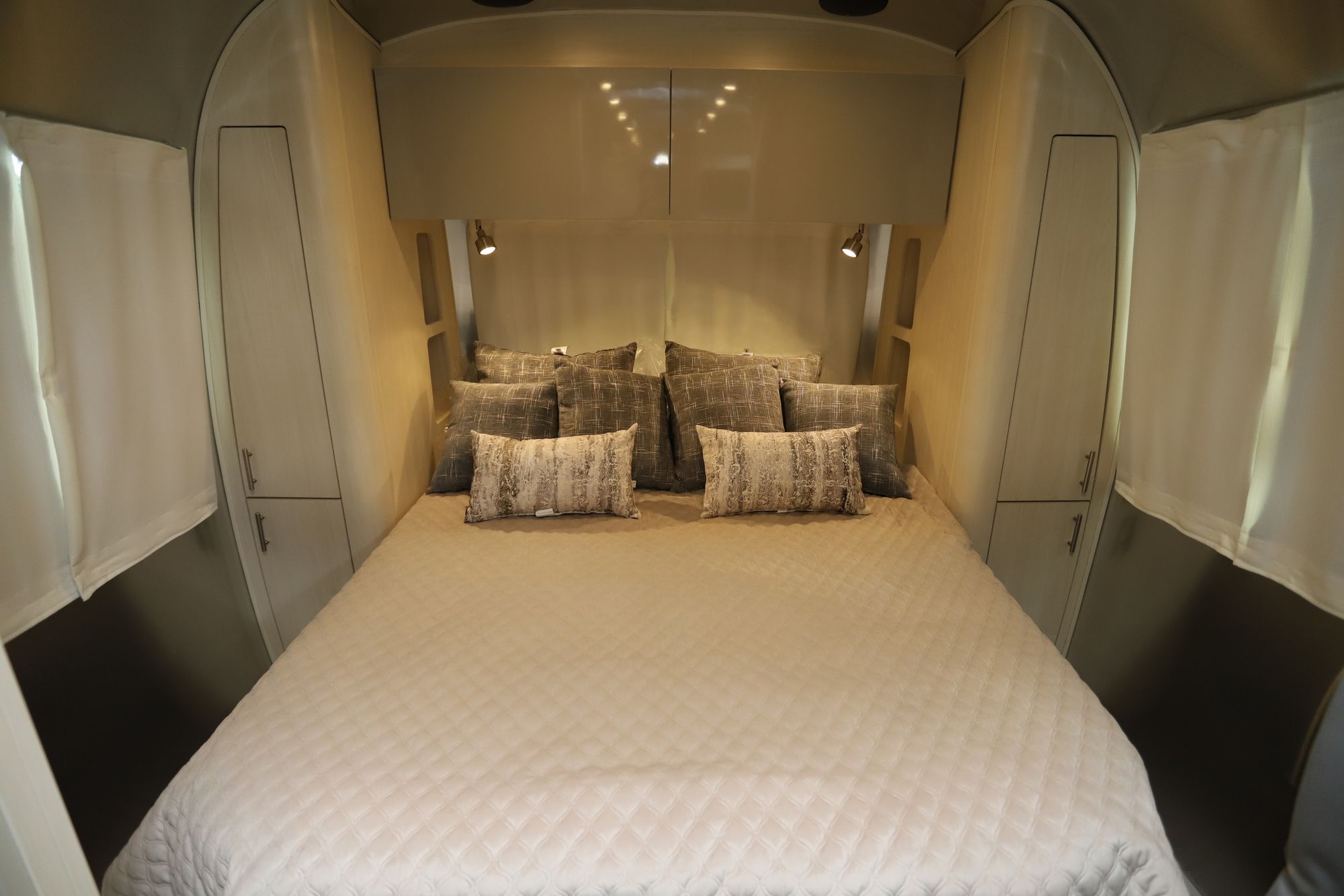 New 2021 Airstream Flying Cloud 30FB Travel Trailer  For Sale