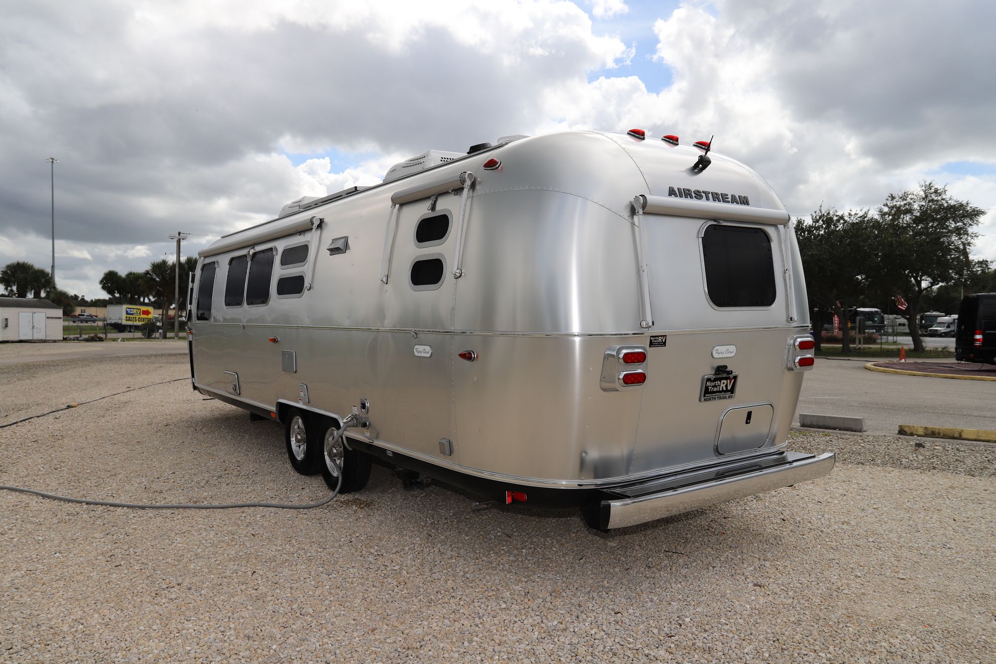 New 2021 Airstream Flying Cloud 30FB Travel Trailer  For Sale