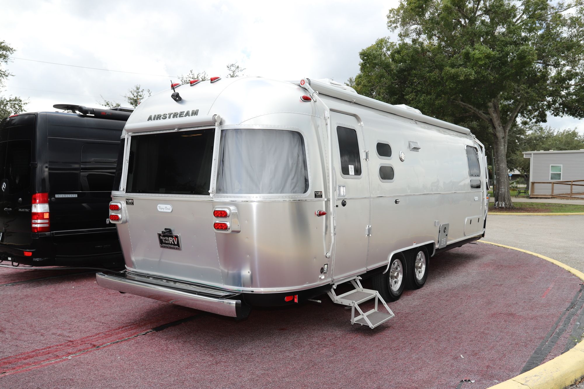 New 2021 Airstream Flying Cloud 27FB Travel Trailer  For Sale