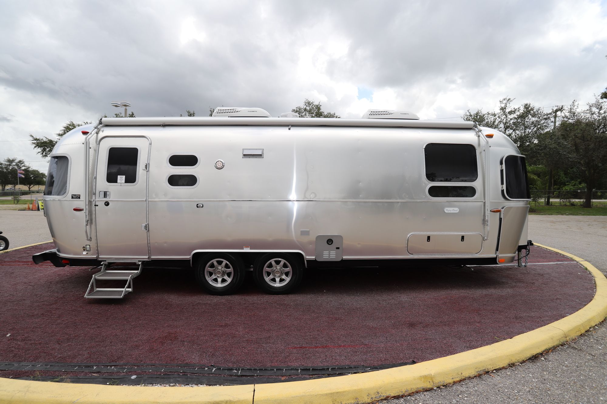 New 2021 Airstream Flying Cloud 27FB Travel Trailer  For Sale