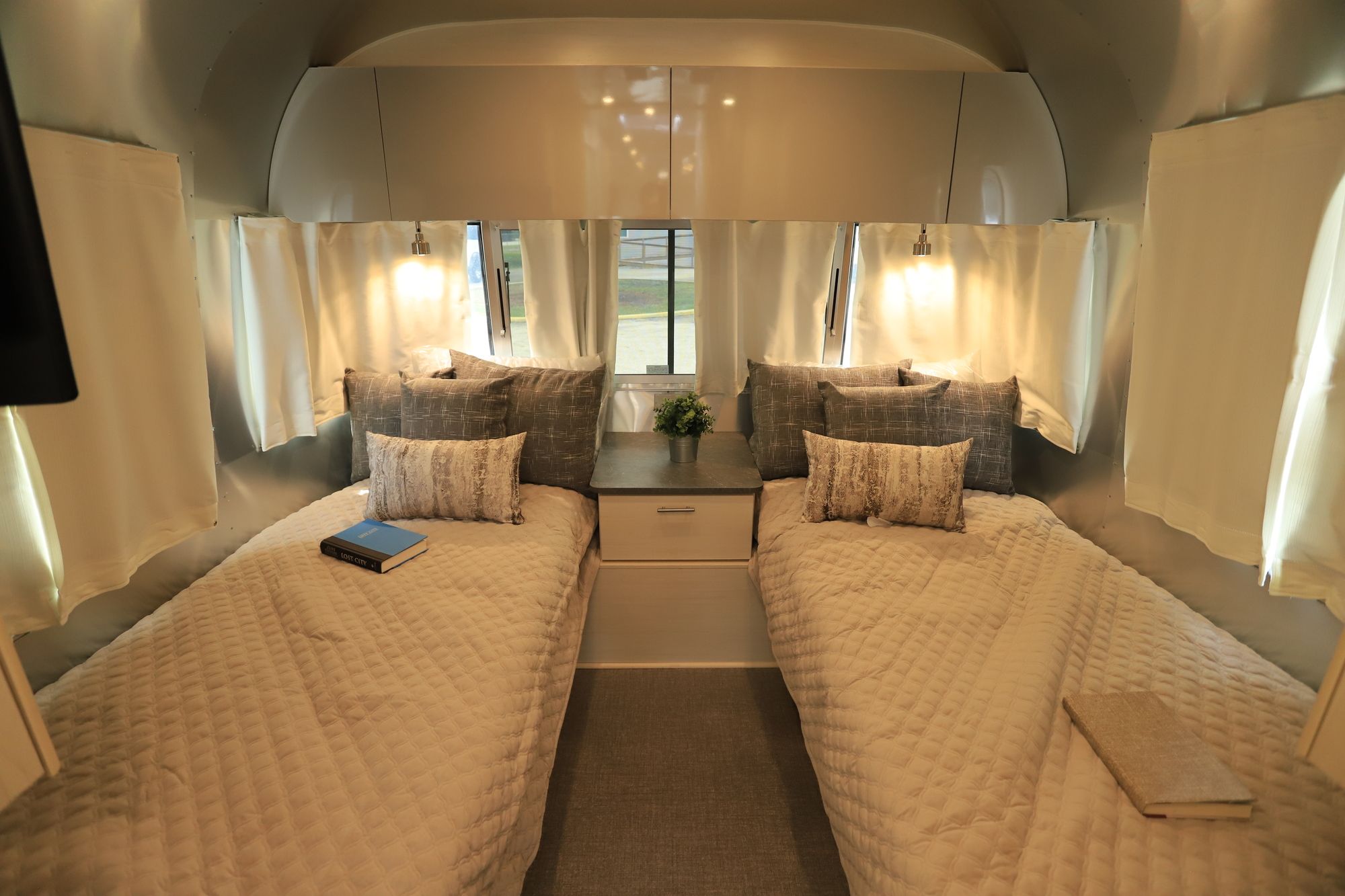 New 2021 Airstream Flying Cloud 27FB Travel Trailer  For Sale