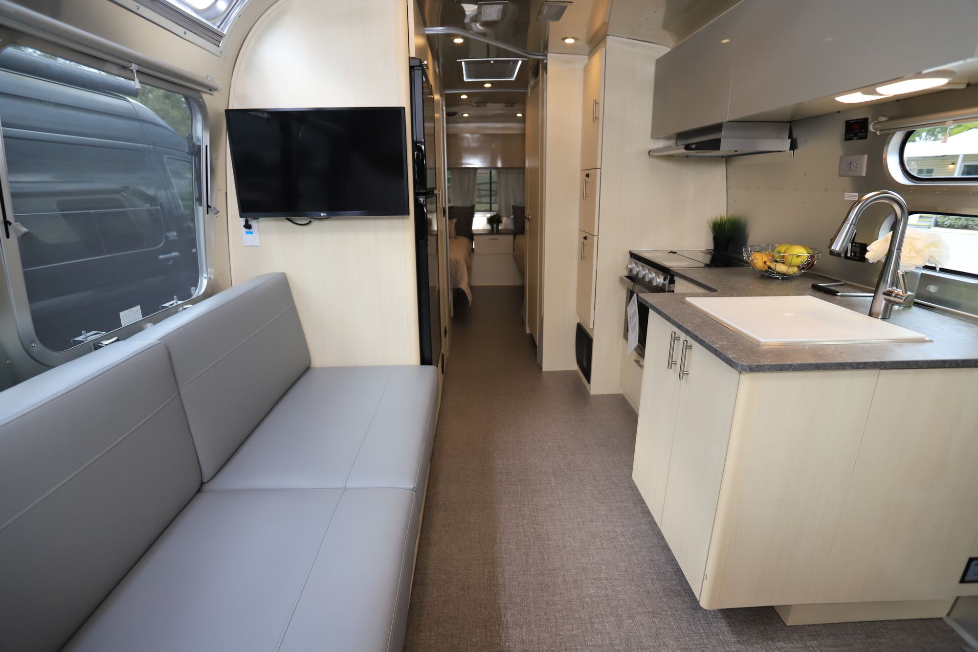 New 2021 Airstream Flying Cloud 27FB Travel Trailer  For Sale