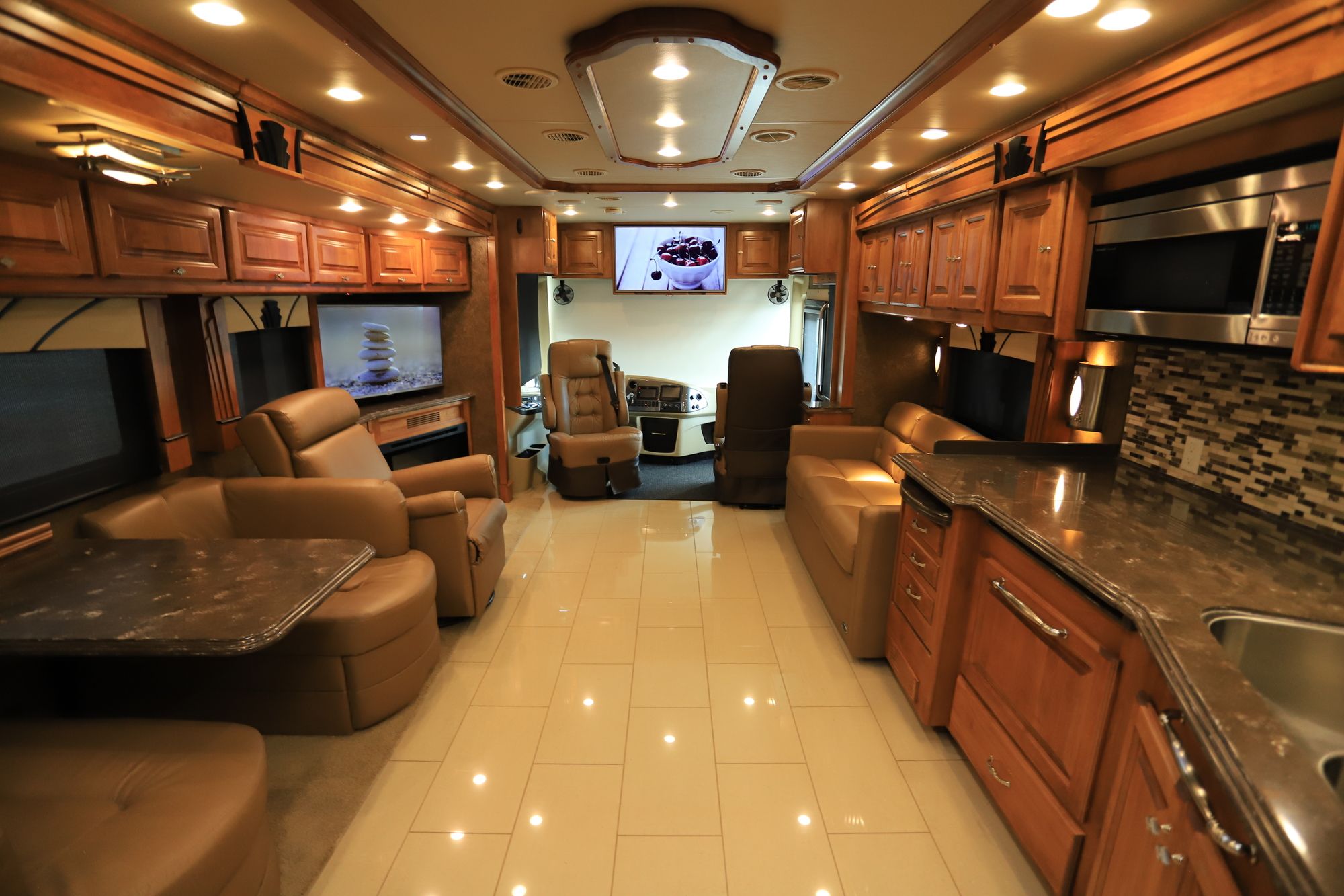 Used 2015 Tiffin Motor Homes Phaeton 40QBH Class A  For Sale